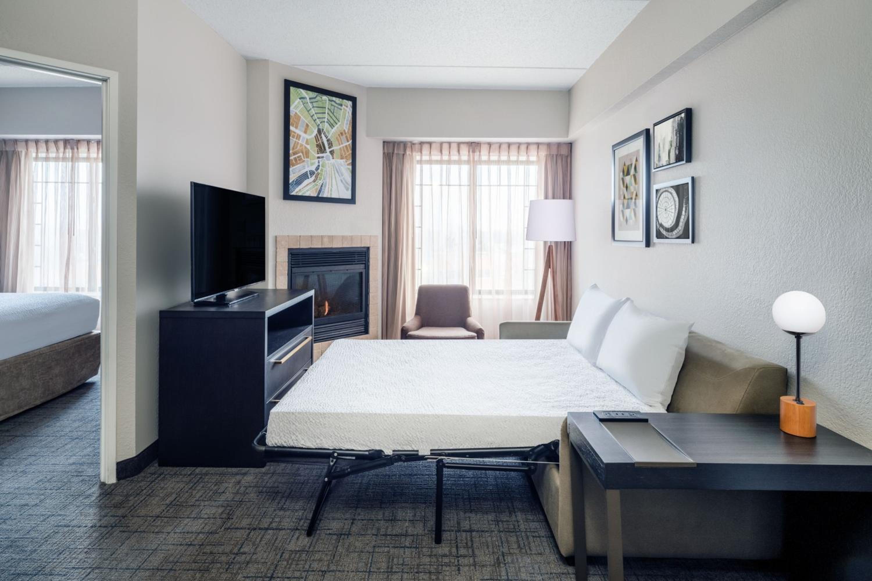 Two-Bedroom Suite - Photo 2