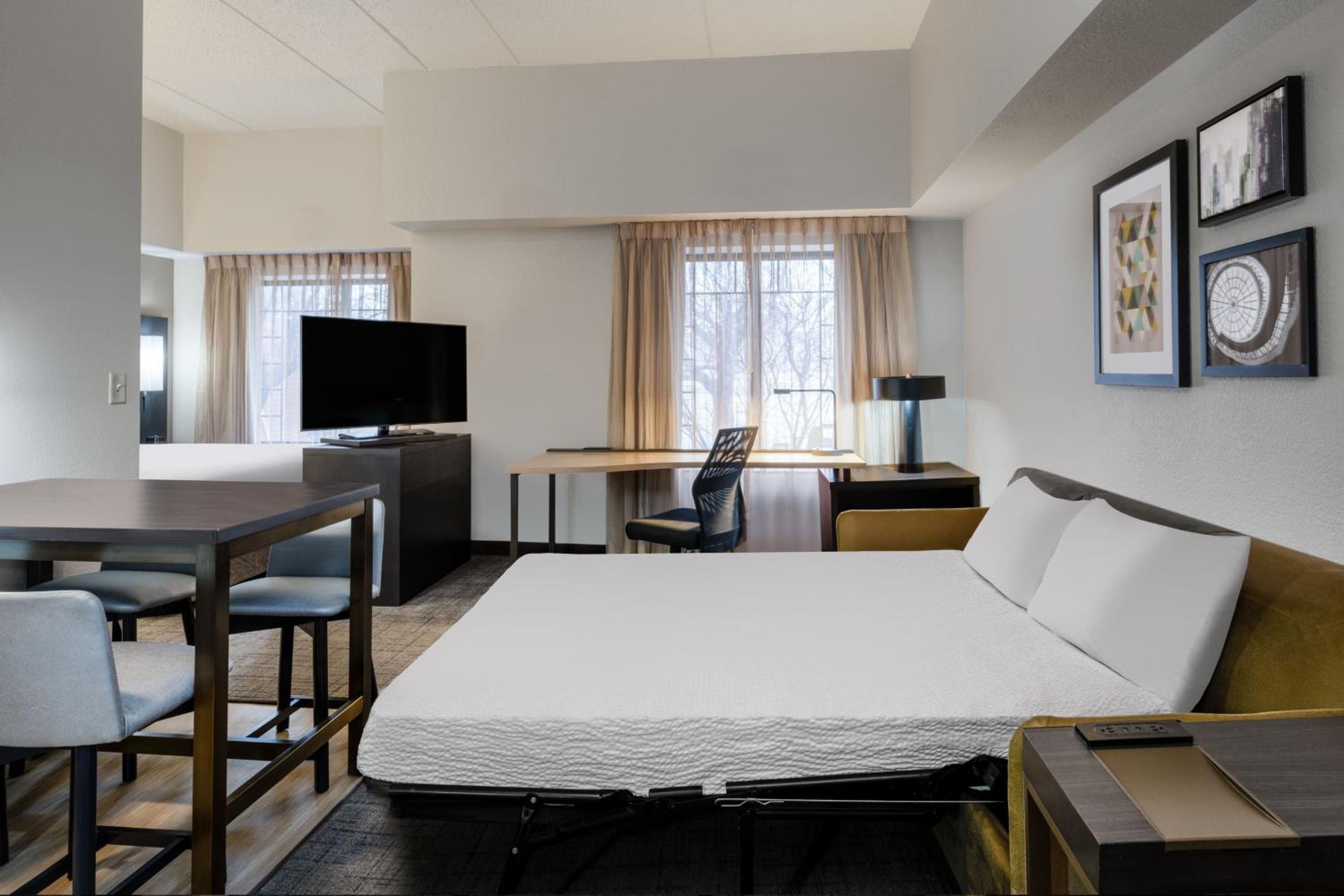 King Studio with Sofa Bed - Photo 2
