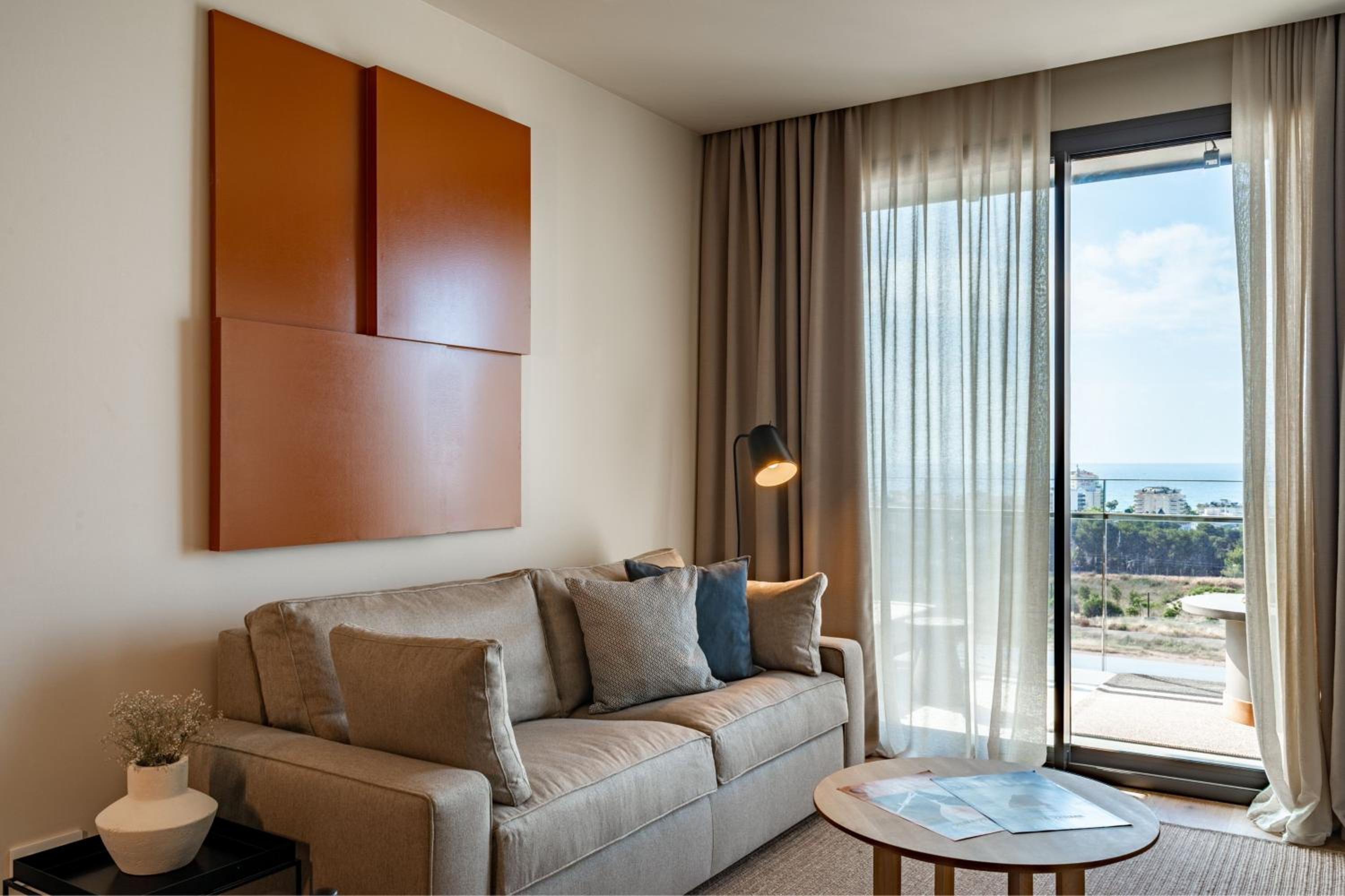 One-Bedroom Deluxe Queen Suite with Partial Sea View