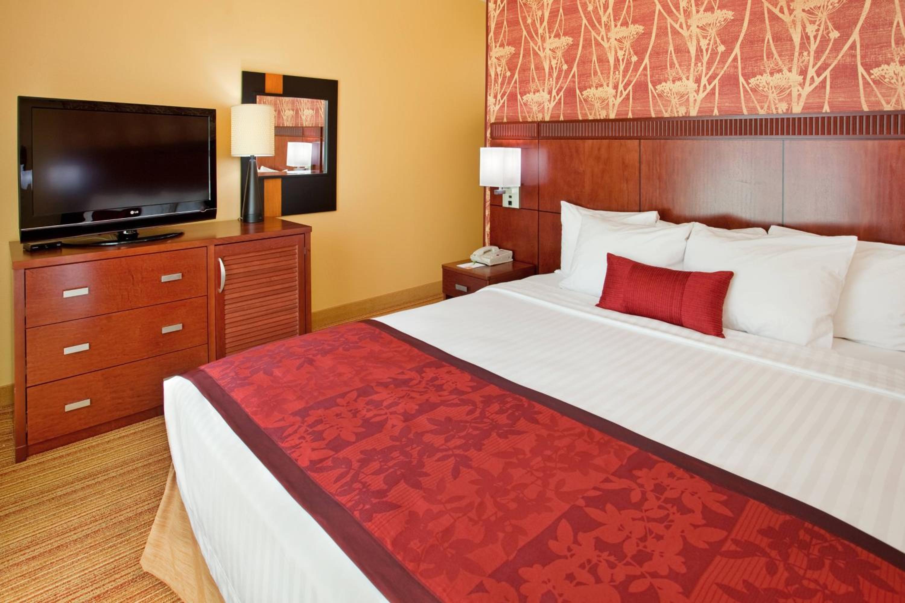 King Room with Sofa Bed photo 1