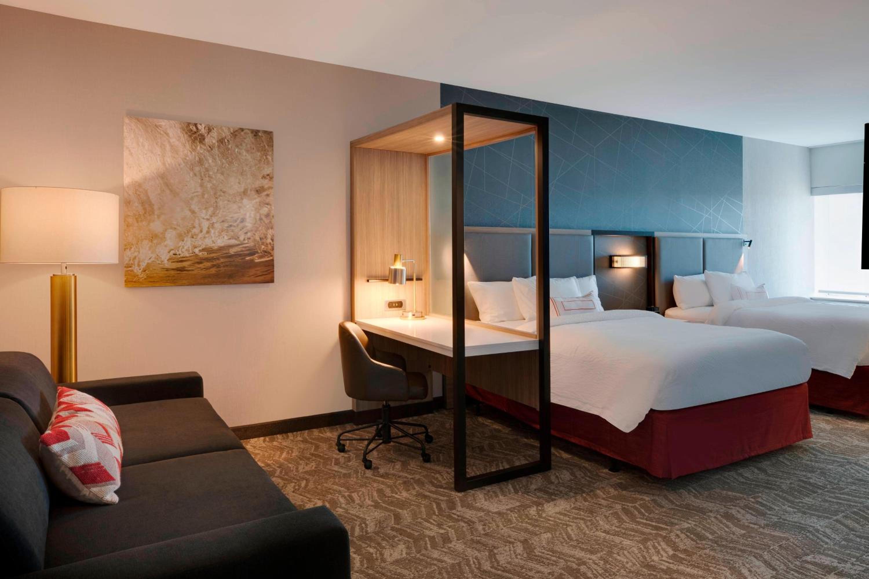 Suite with Two Queen Beds and Trundle Bed - Hearing Accessible photo 2