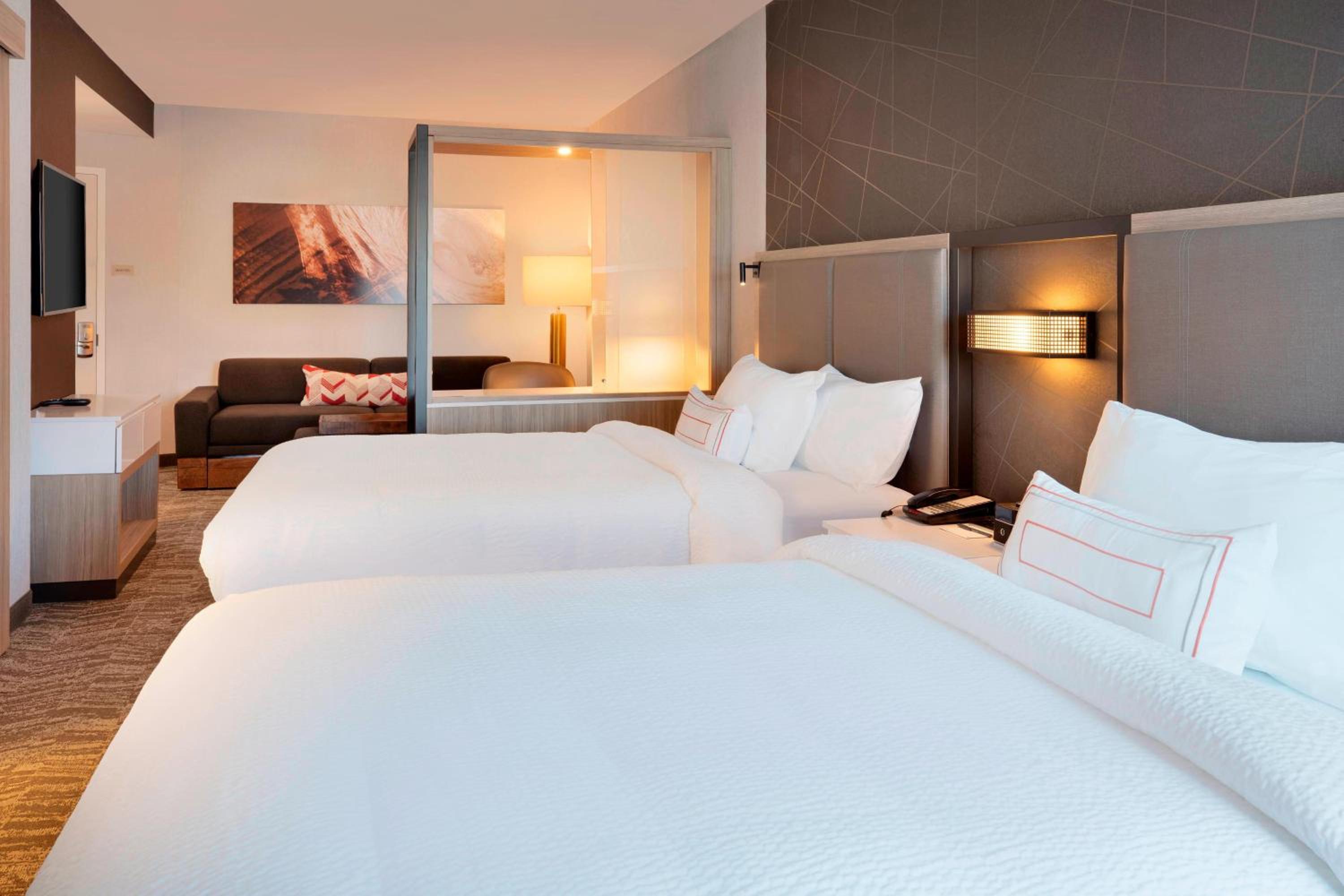 Suite with Two Queen Beds and Trundle Bed - Hearing Accessible photo 3