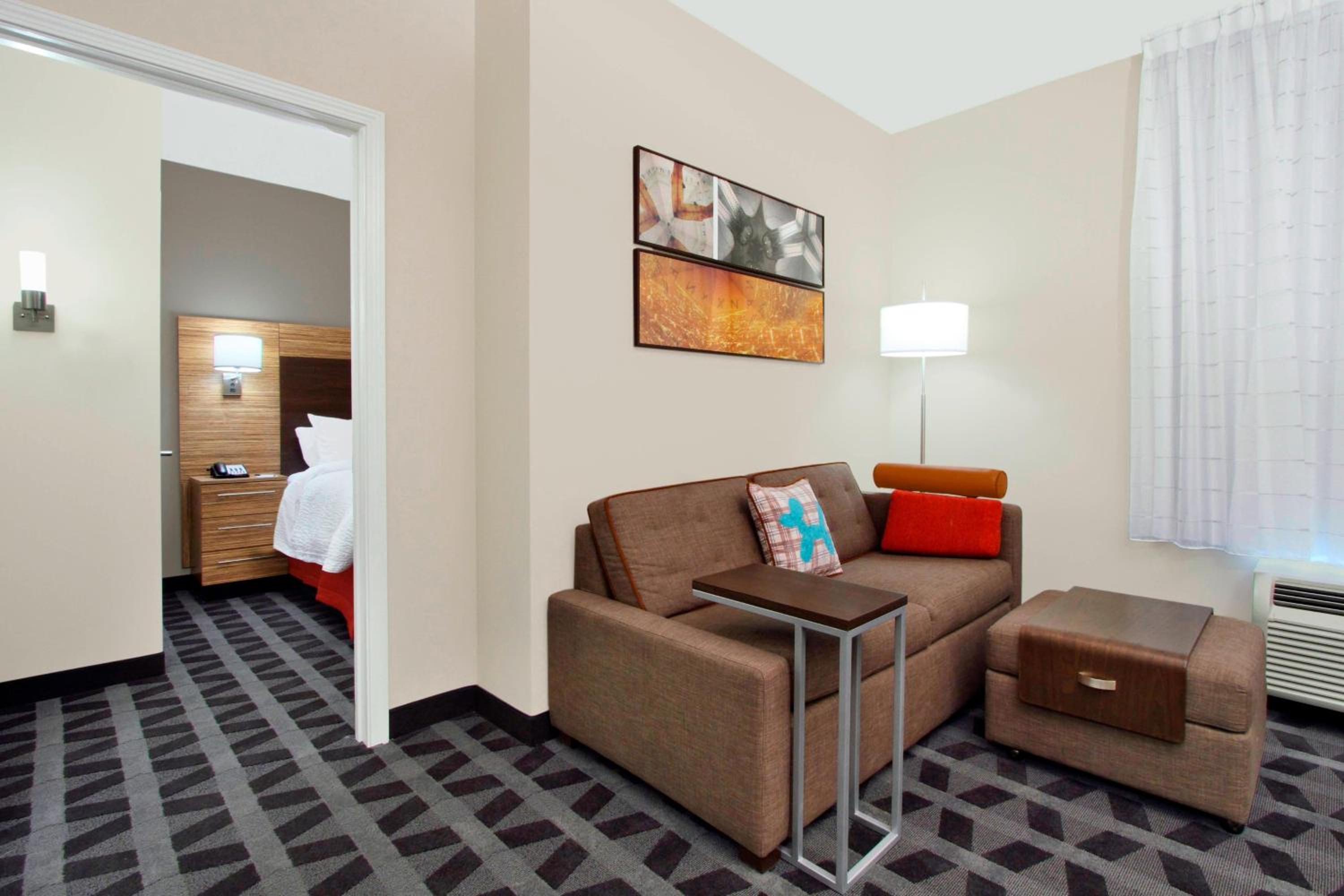 One Bedroom Suite, 1 Queen, Sofa bed photo 2