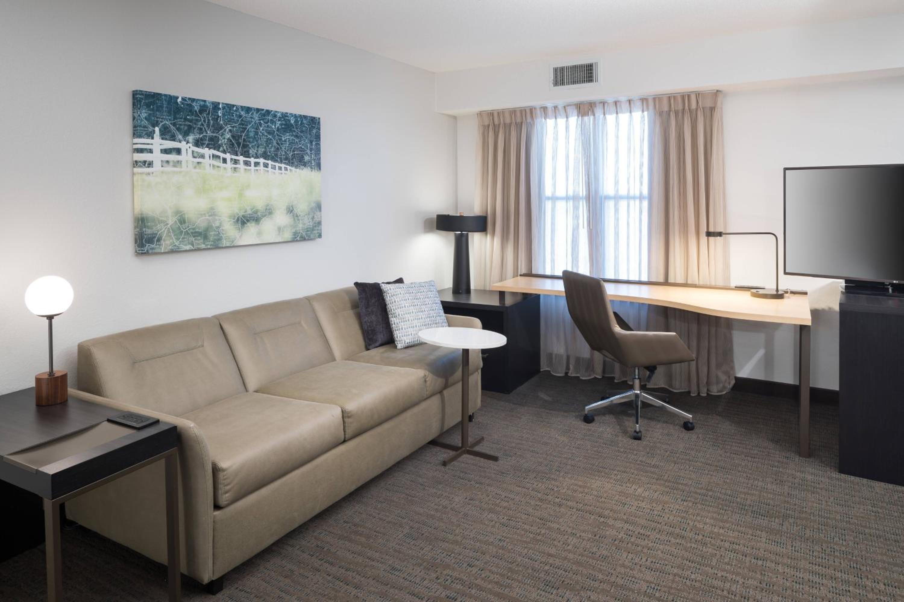 One-Bedroom Queen Suite with Sofa Bed - Photo 2