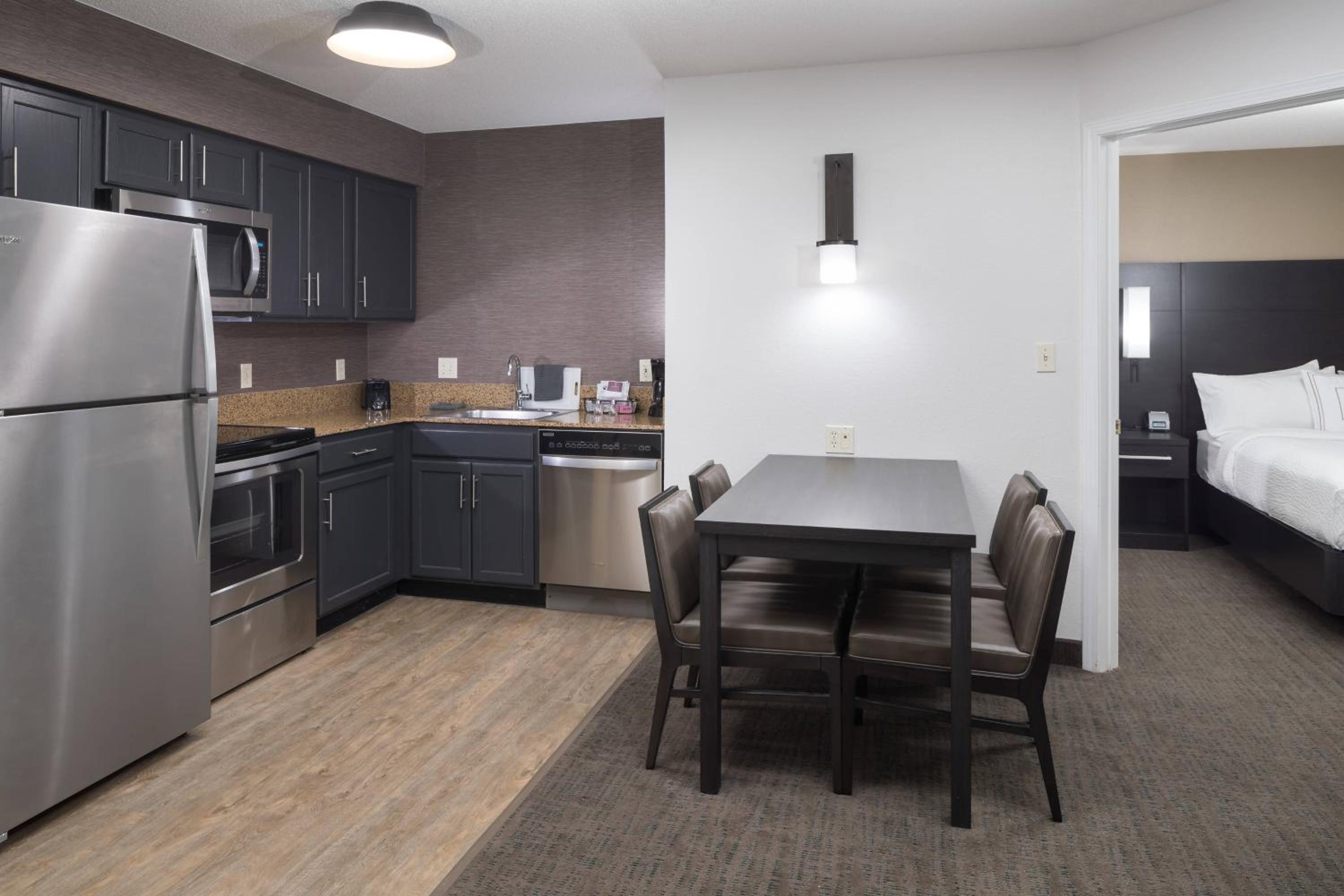 Two-Bedroom Suite - Photo 4
