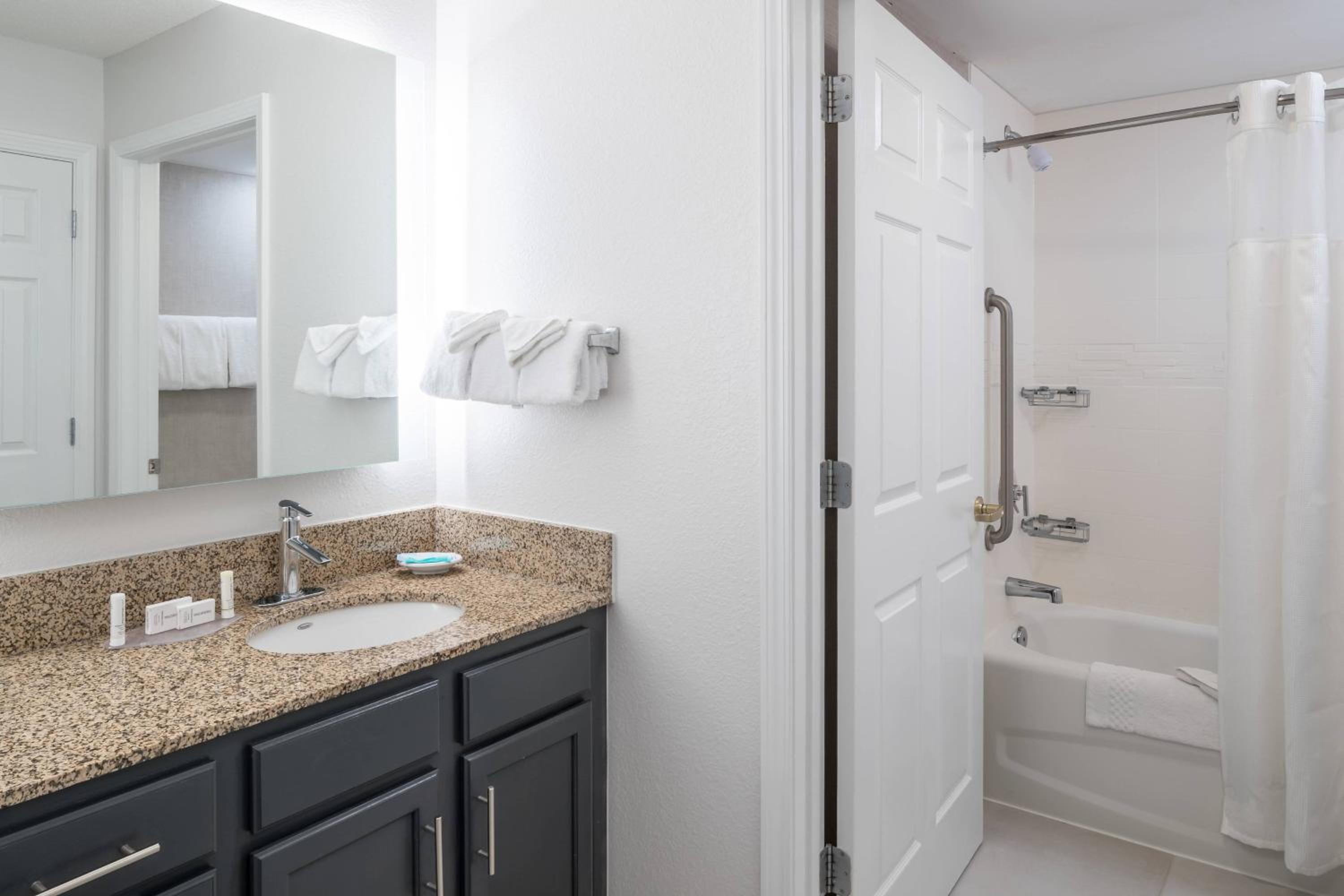 Two-Bedroom Suite - Photo 3