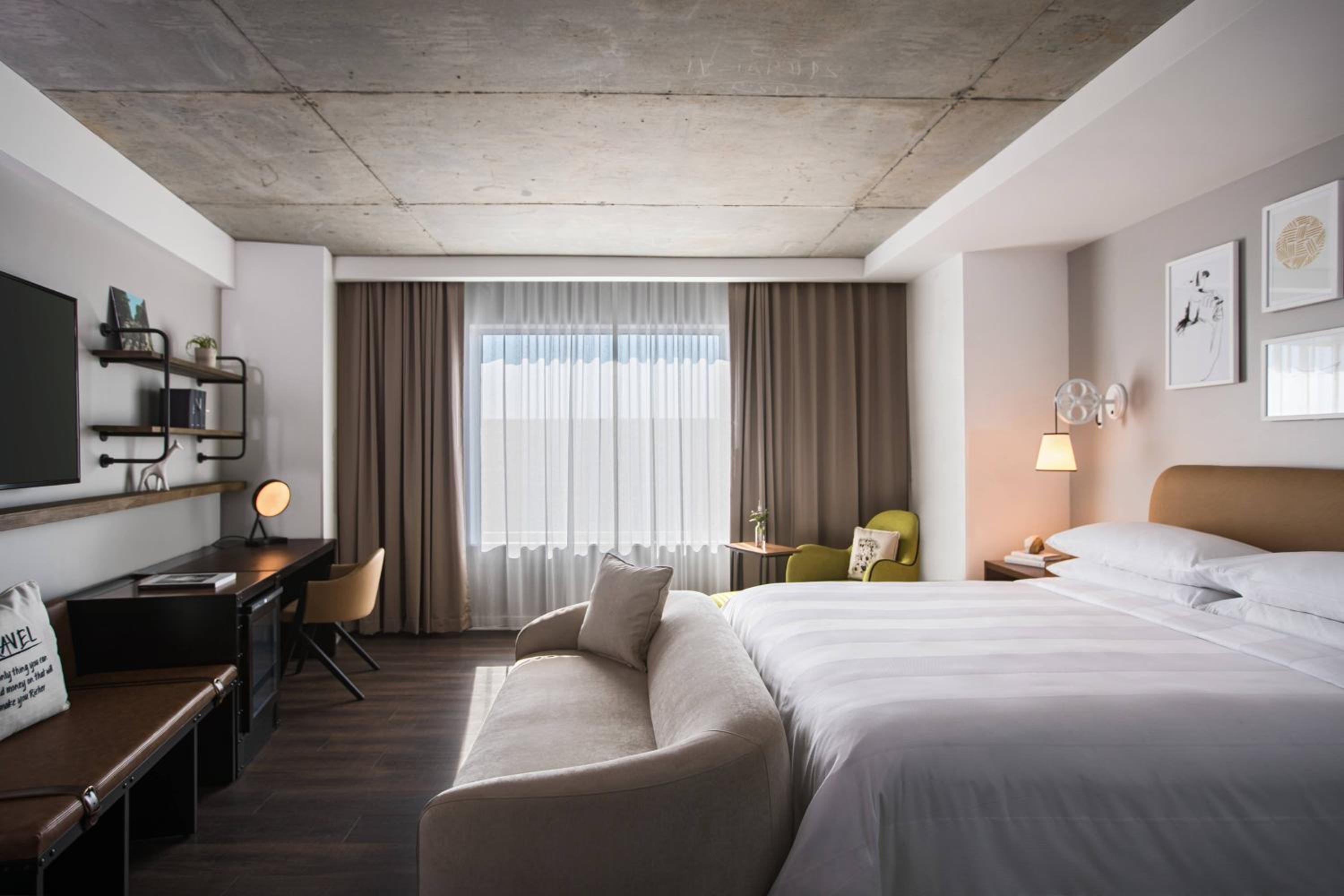 Corner King Room