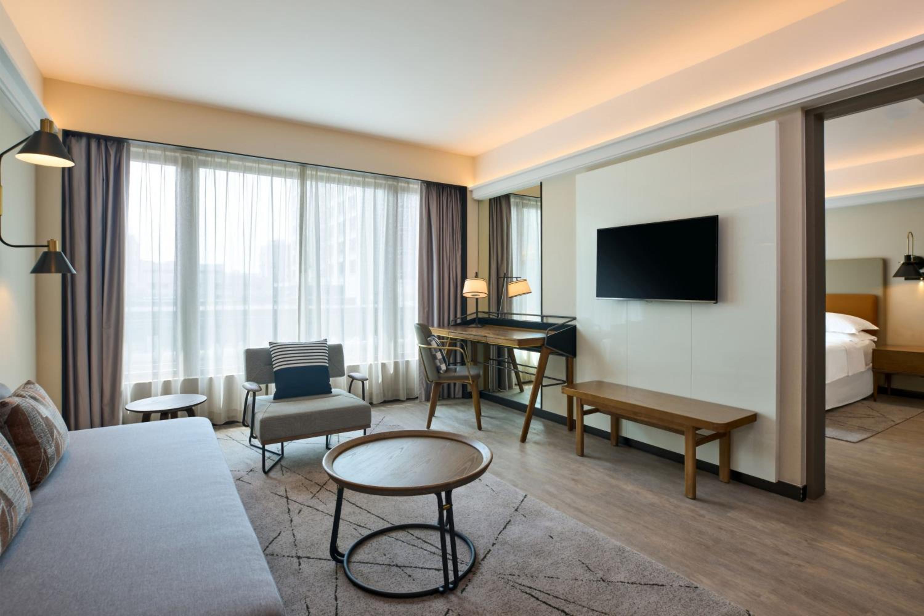 Club lounge access, 1 Bedroom Suite, 1 King