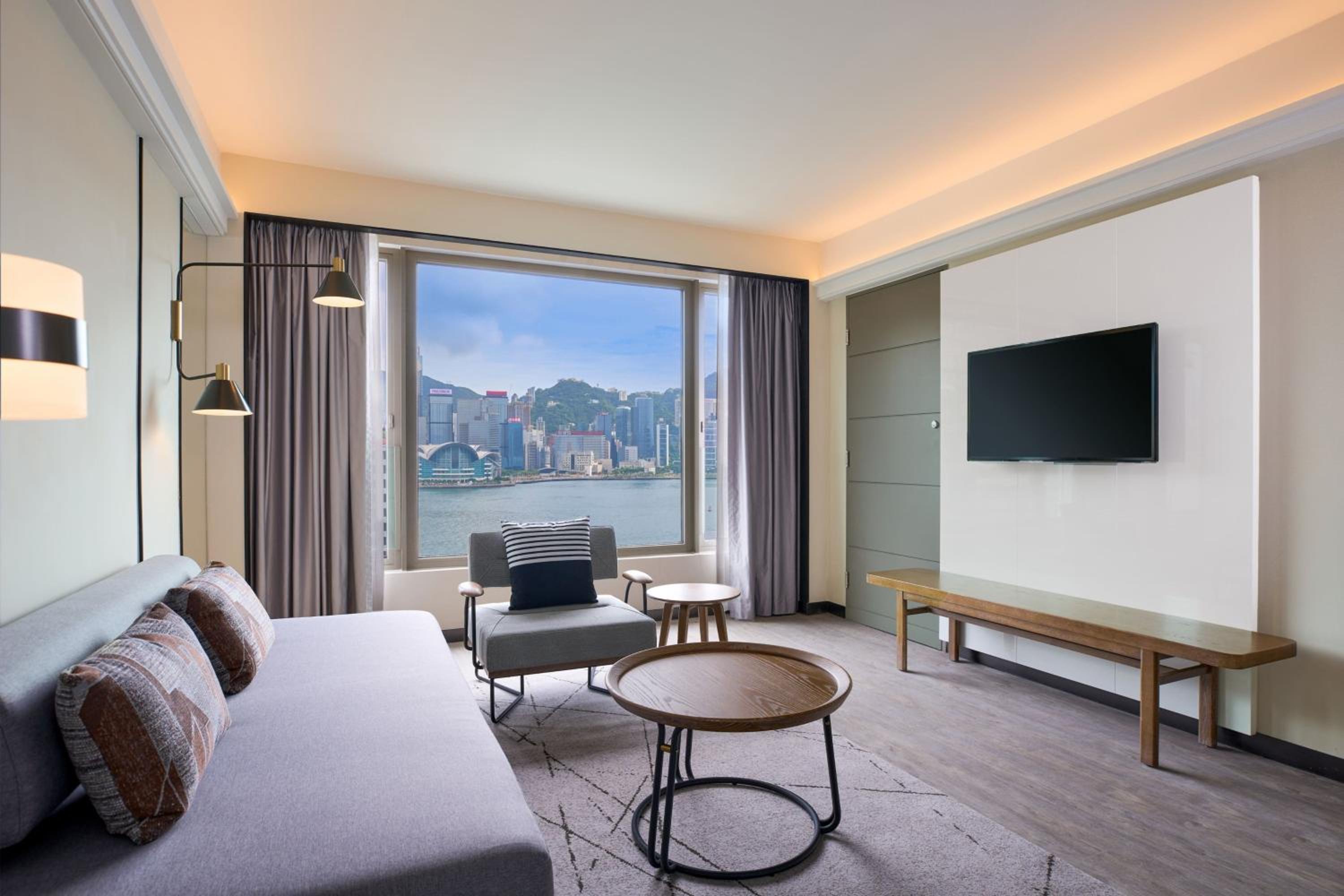 Large One-Bedroom King Suite - Club Lounge Access