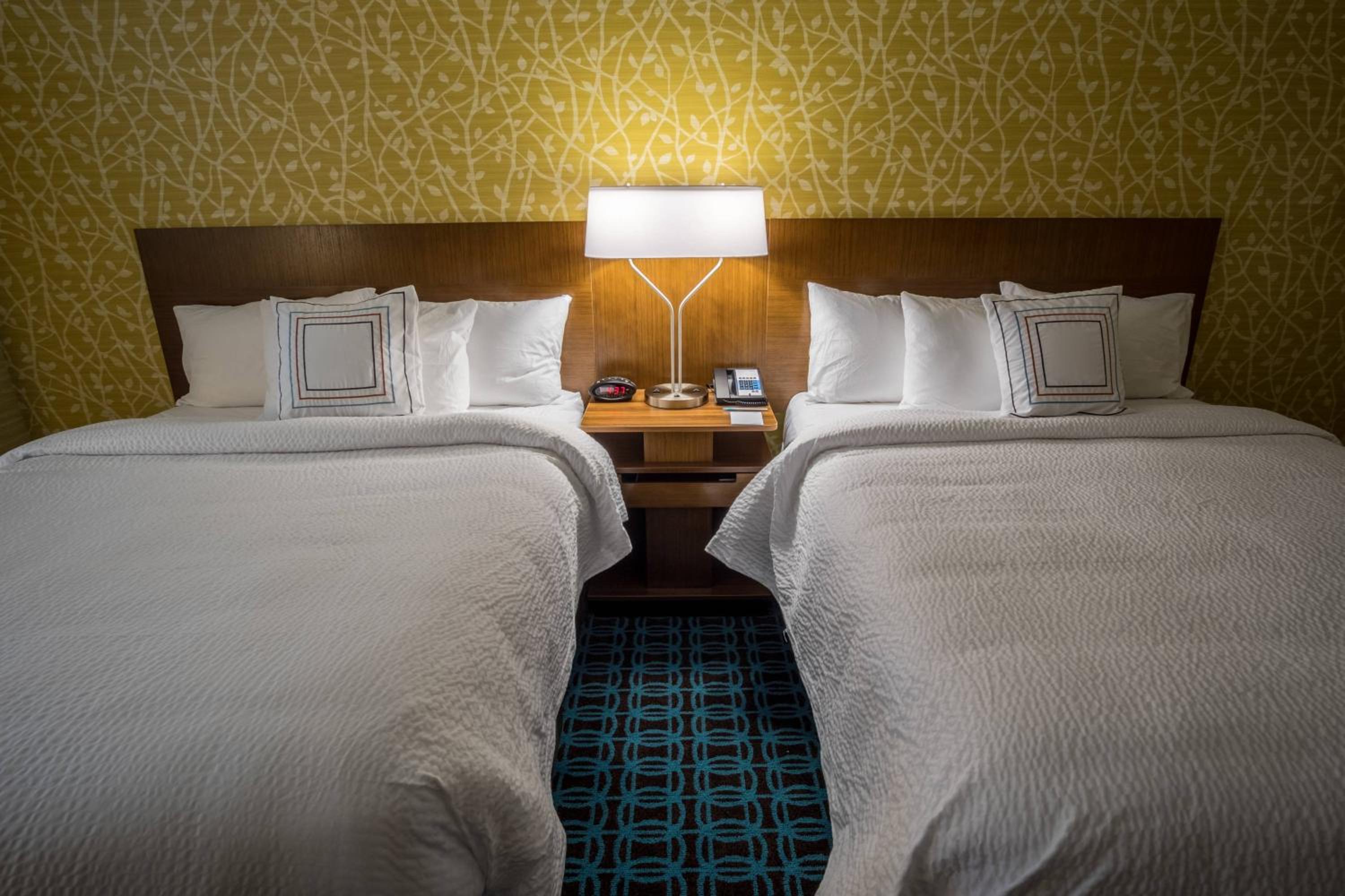 Queen Room with Two Queen Beds and Adapted Tub - Mobility Accessible