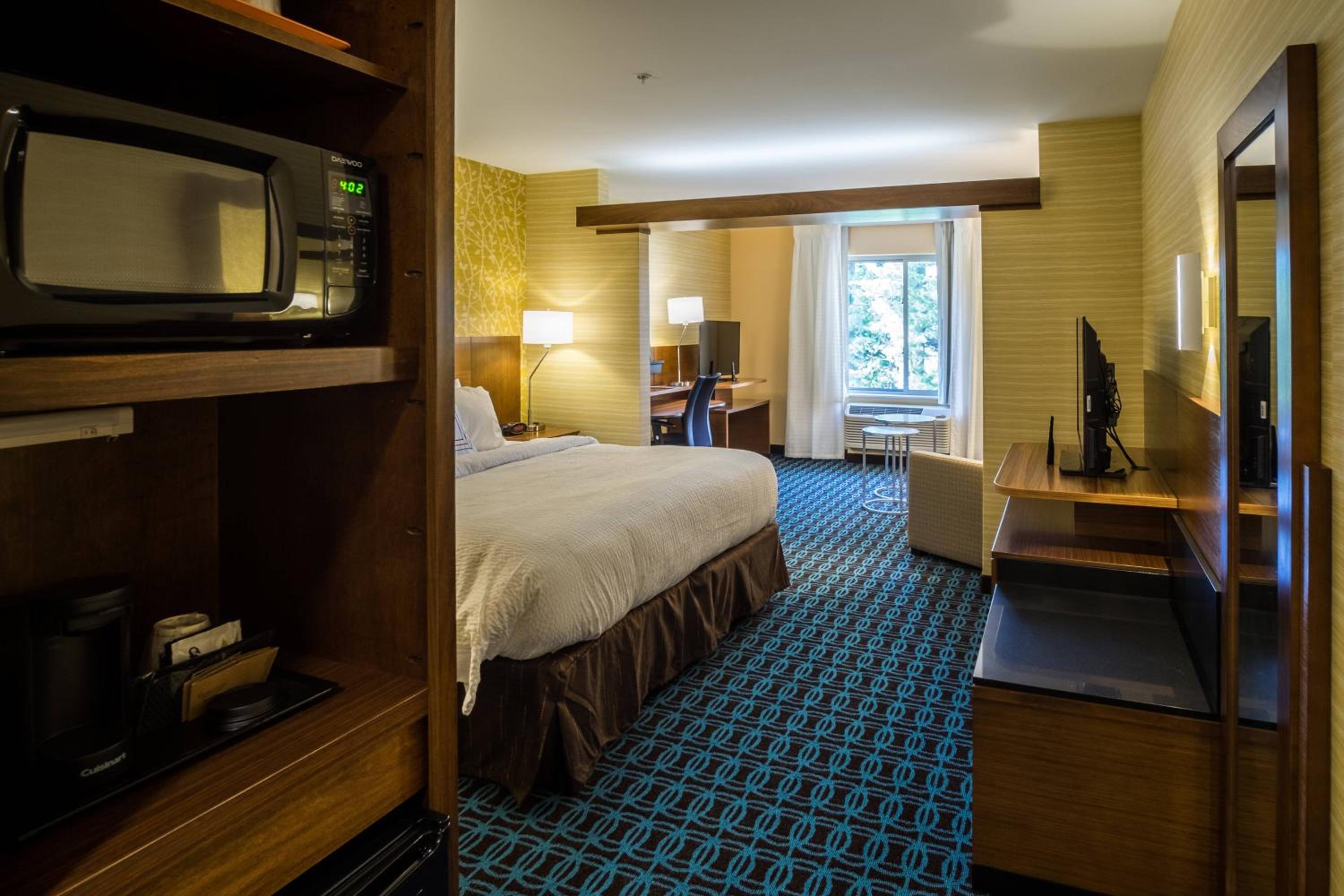 King Room - Hearing Accessible photo 2