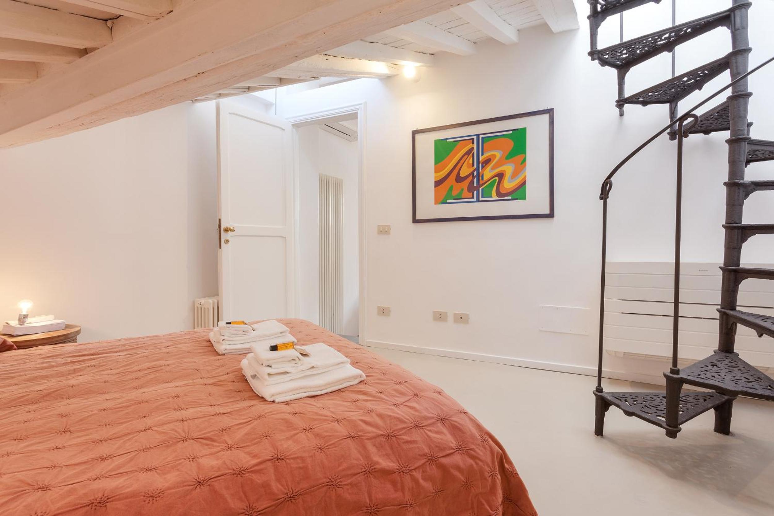 One-Bedroom Apartment - Split Level