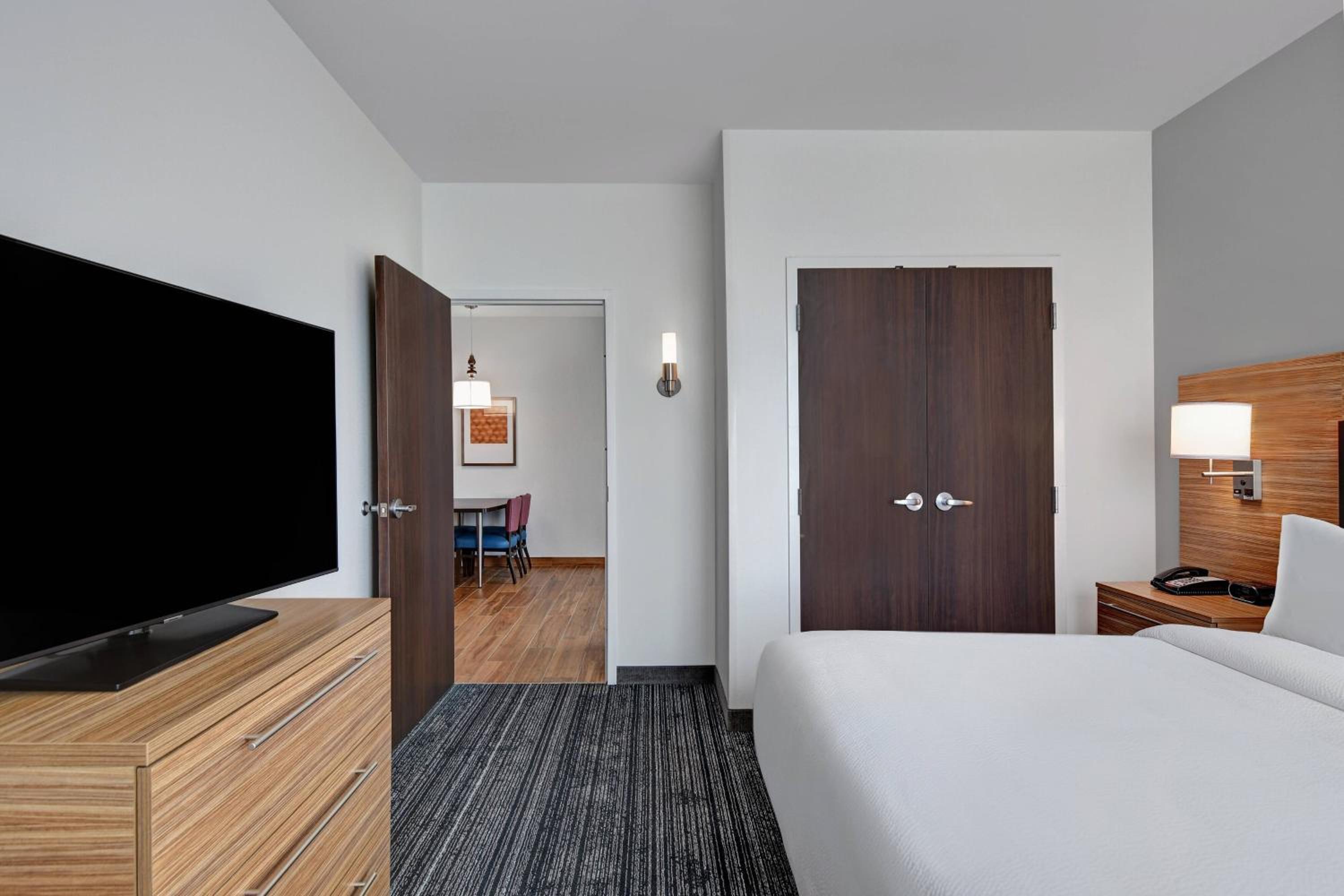 One-Bedroom King Suite with Sofa Bed - Photo 7