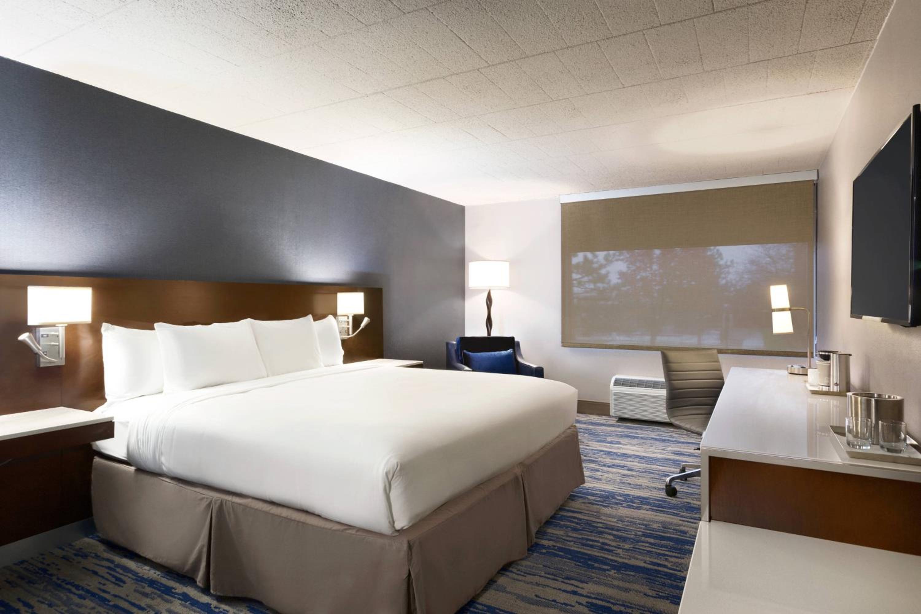 Concierge Level Guest Room With King Bed