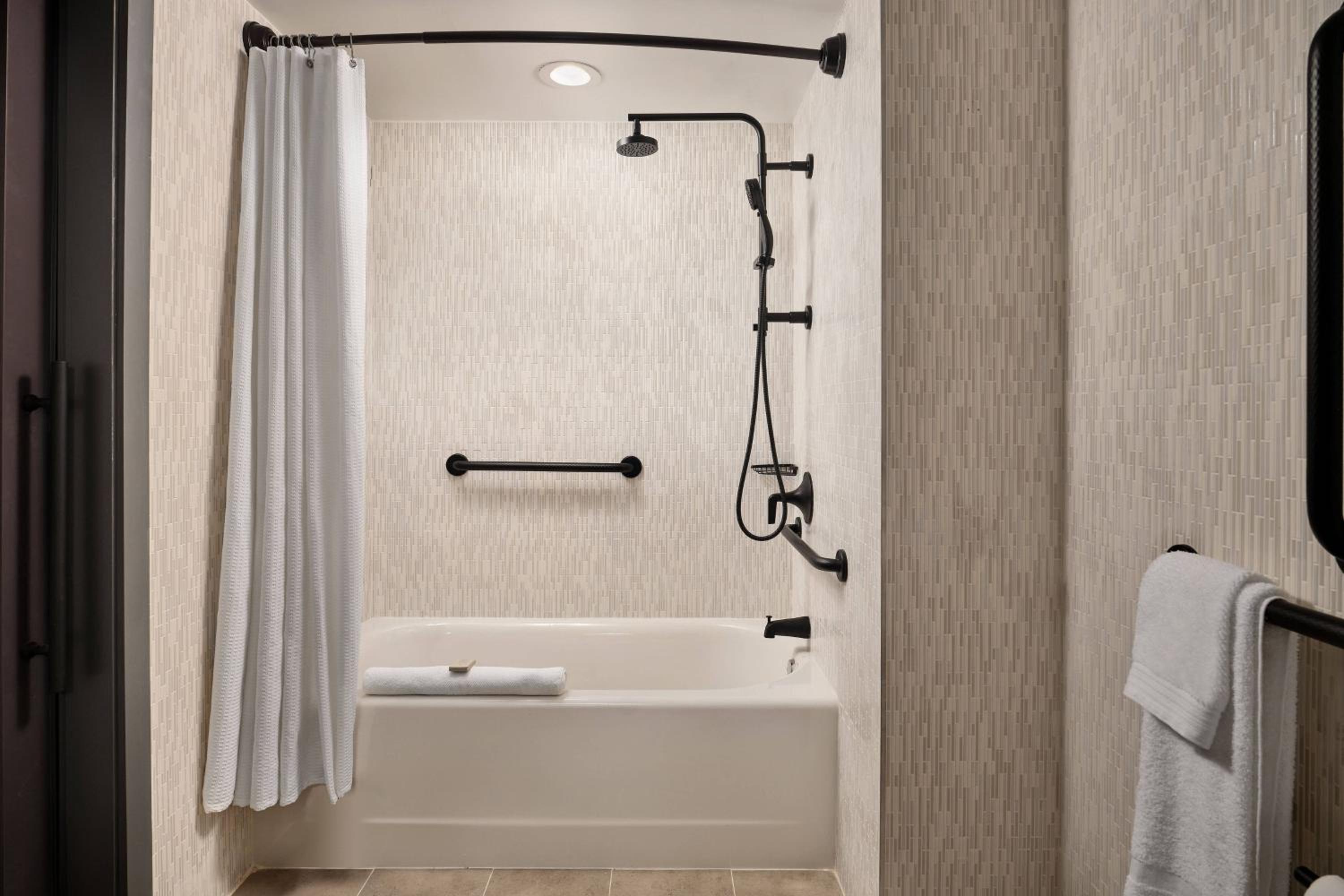 King Room with Water View and Adapted Tub - Mobility and Hearing Accessible photo 2