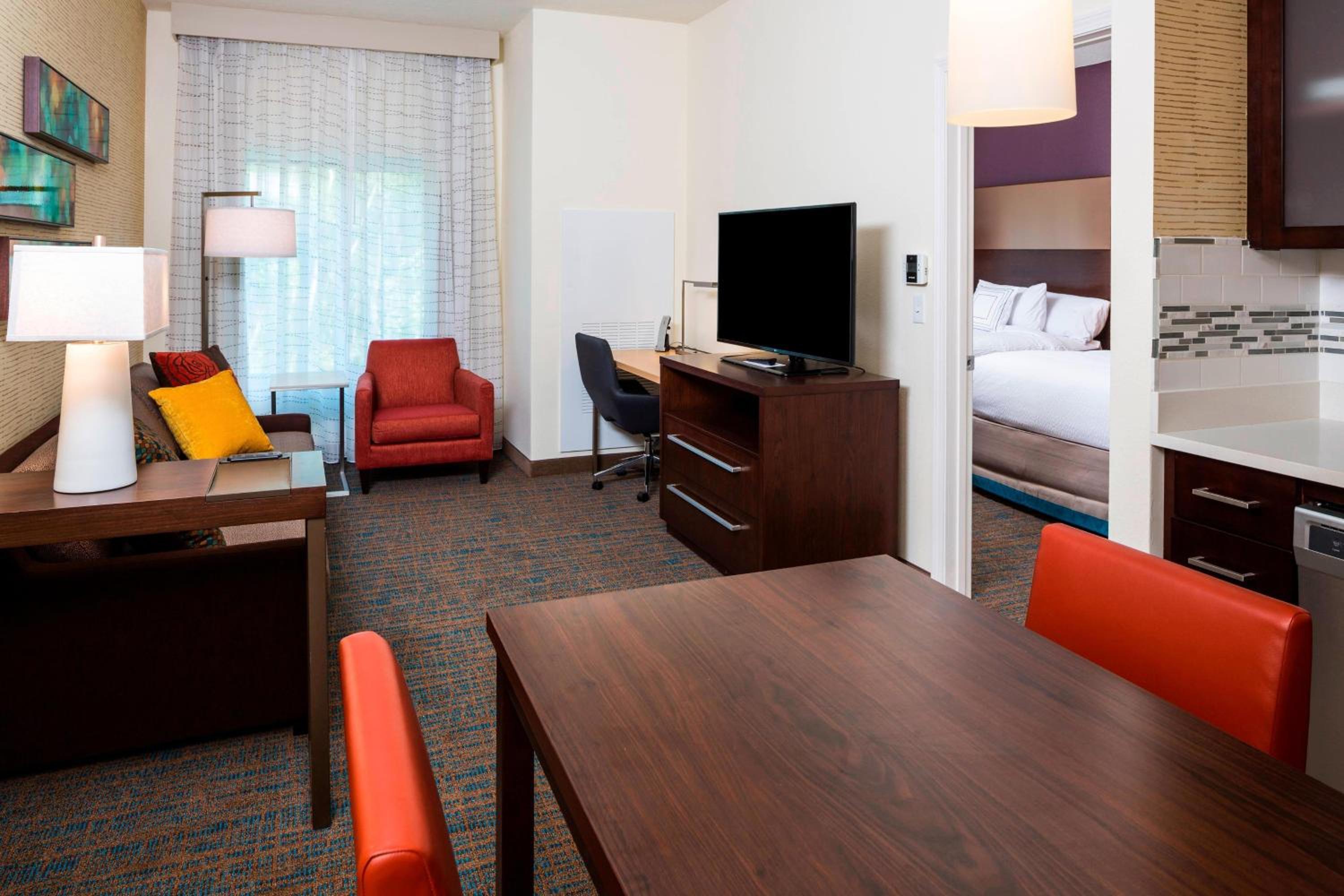 One-Bedroom Queen Suite