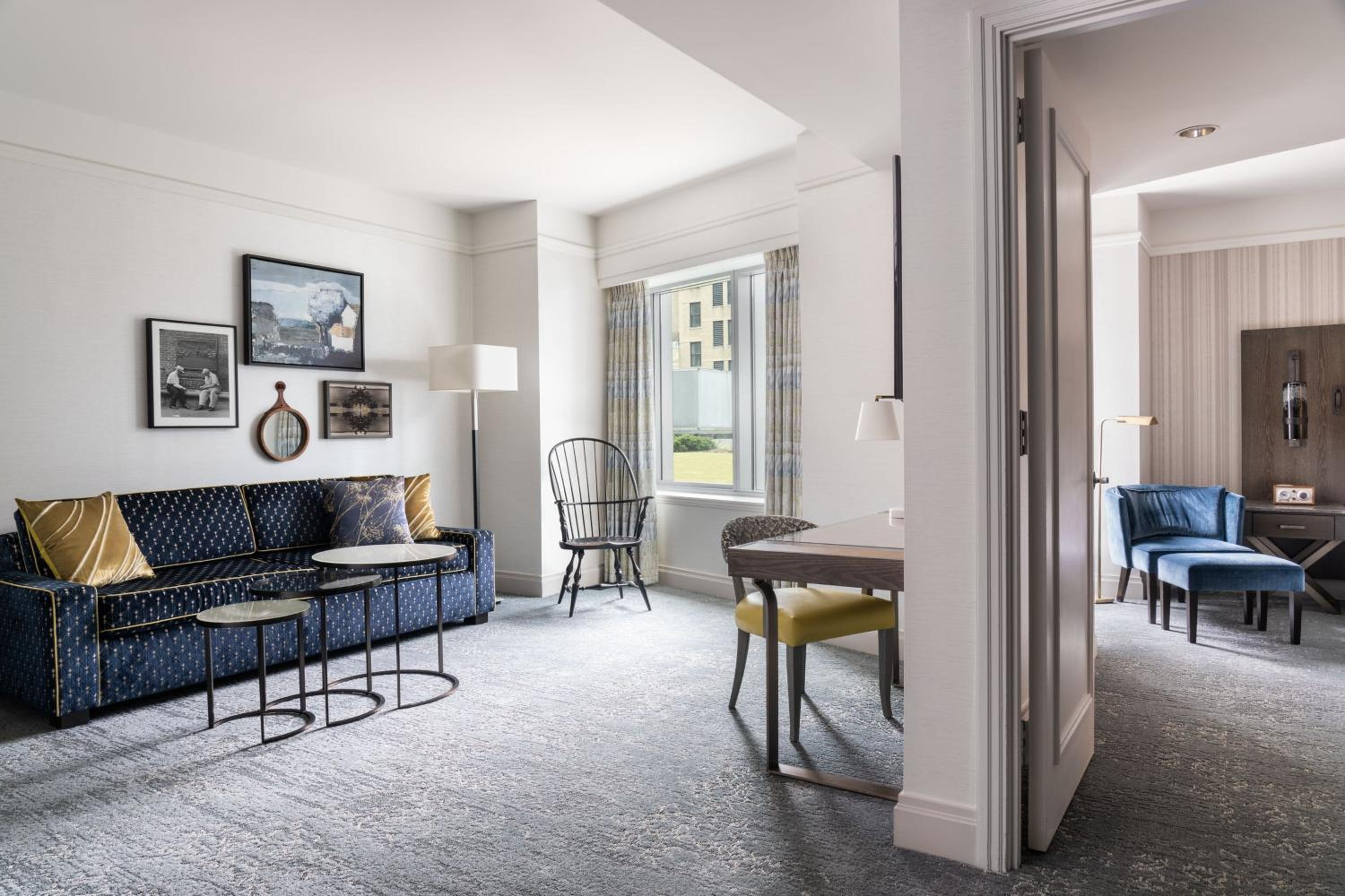 Luxury Suite, 1 Bedroom Larger Suite, 1 King, Sofa bed - Photo 11