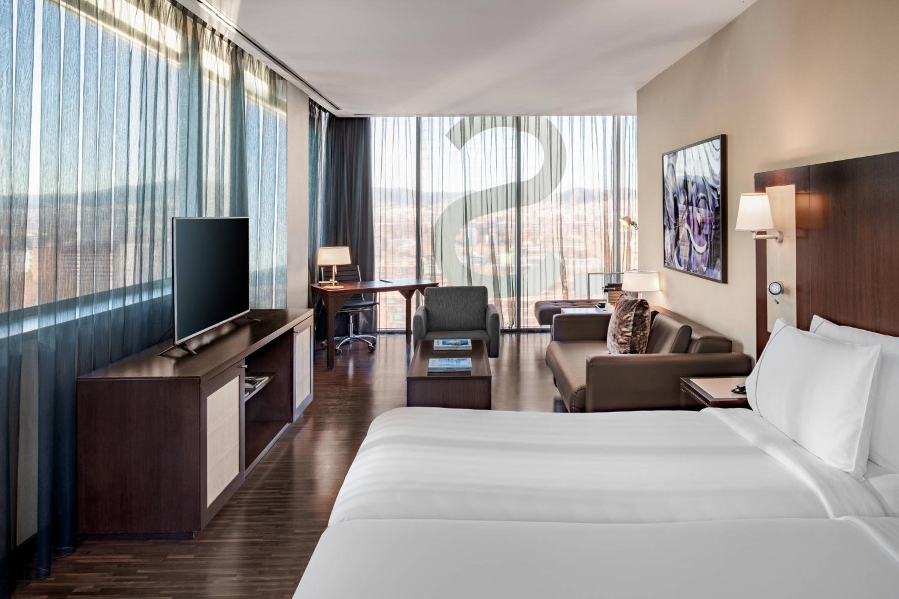 Suite High Floor With Twin Beds