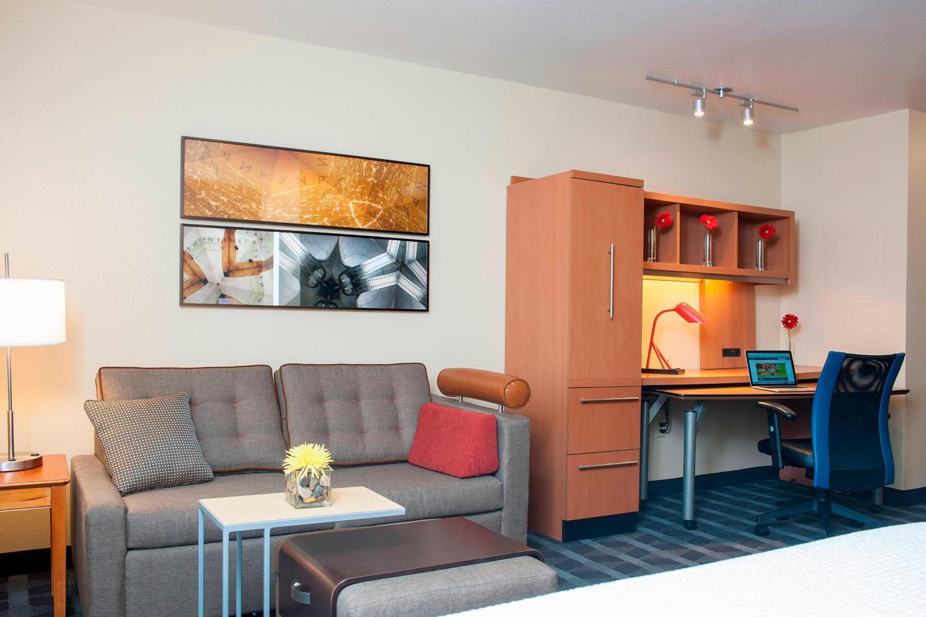 Studio Queen Suite With Sofa Bed - Hearing Accessible