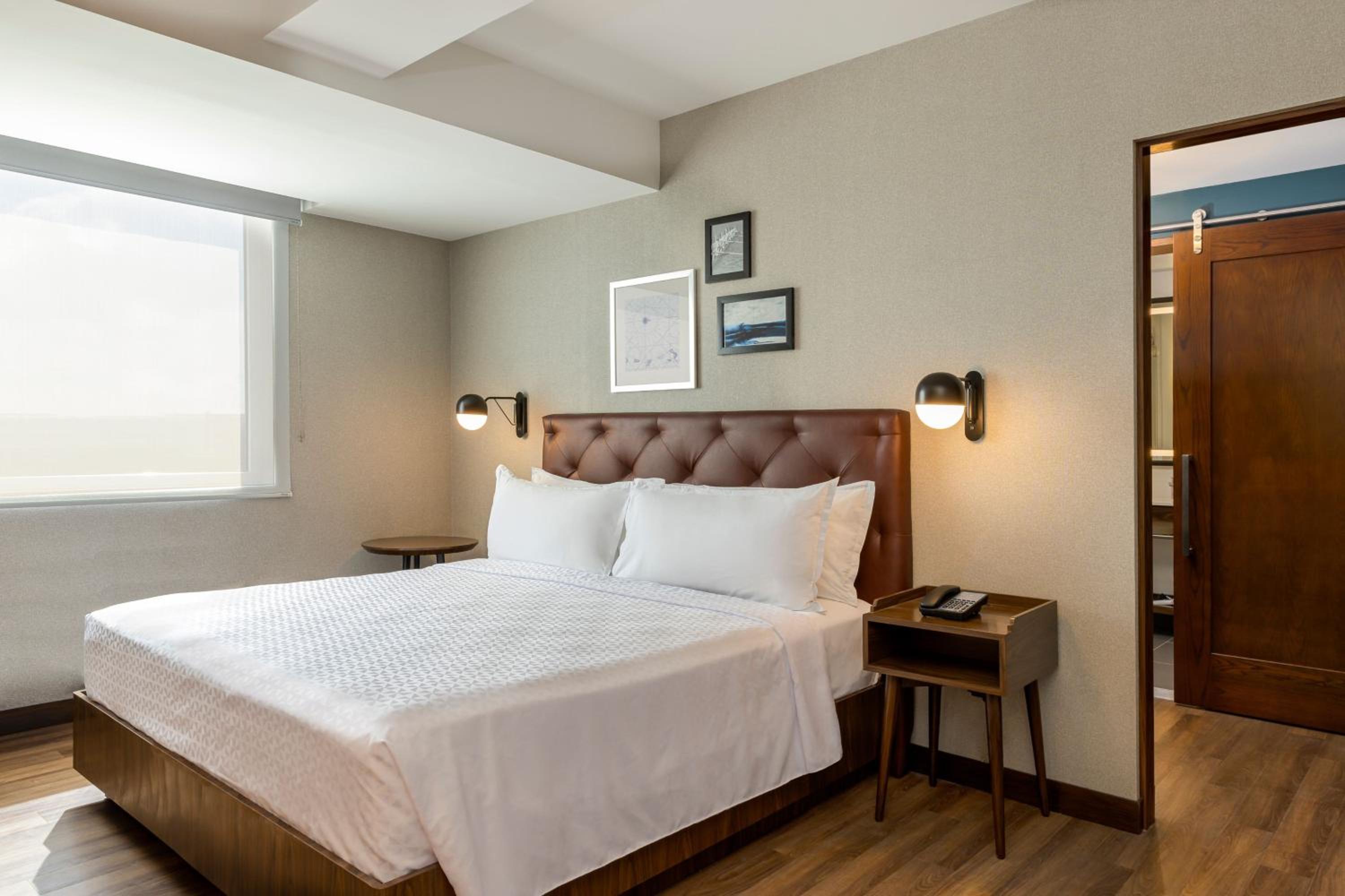 Premium Executive King Room - Photo 2