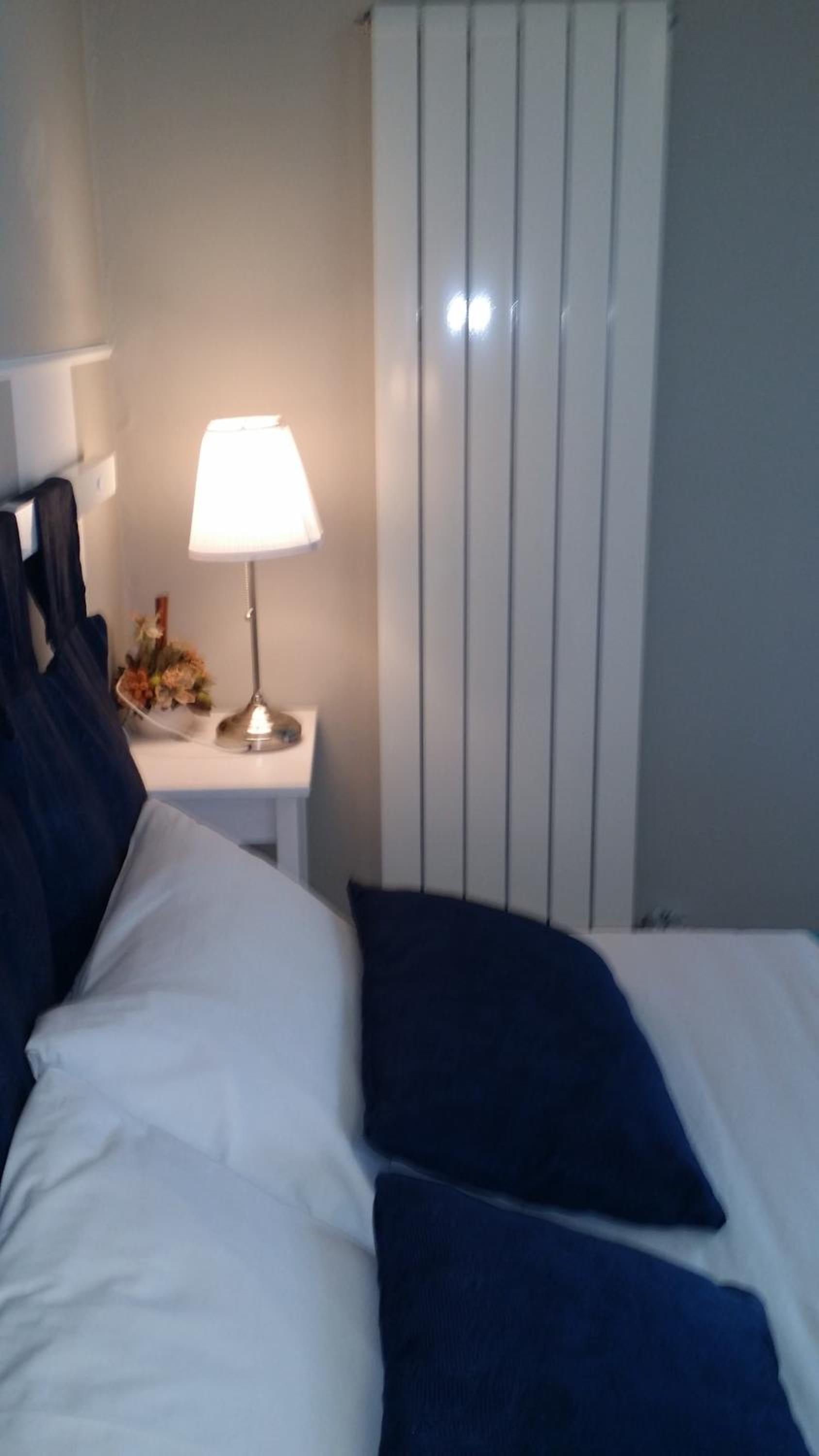 Large Family Room with Private Bathroom photo 3