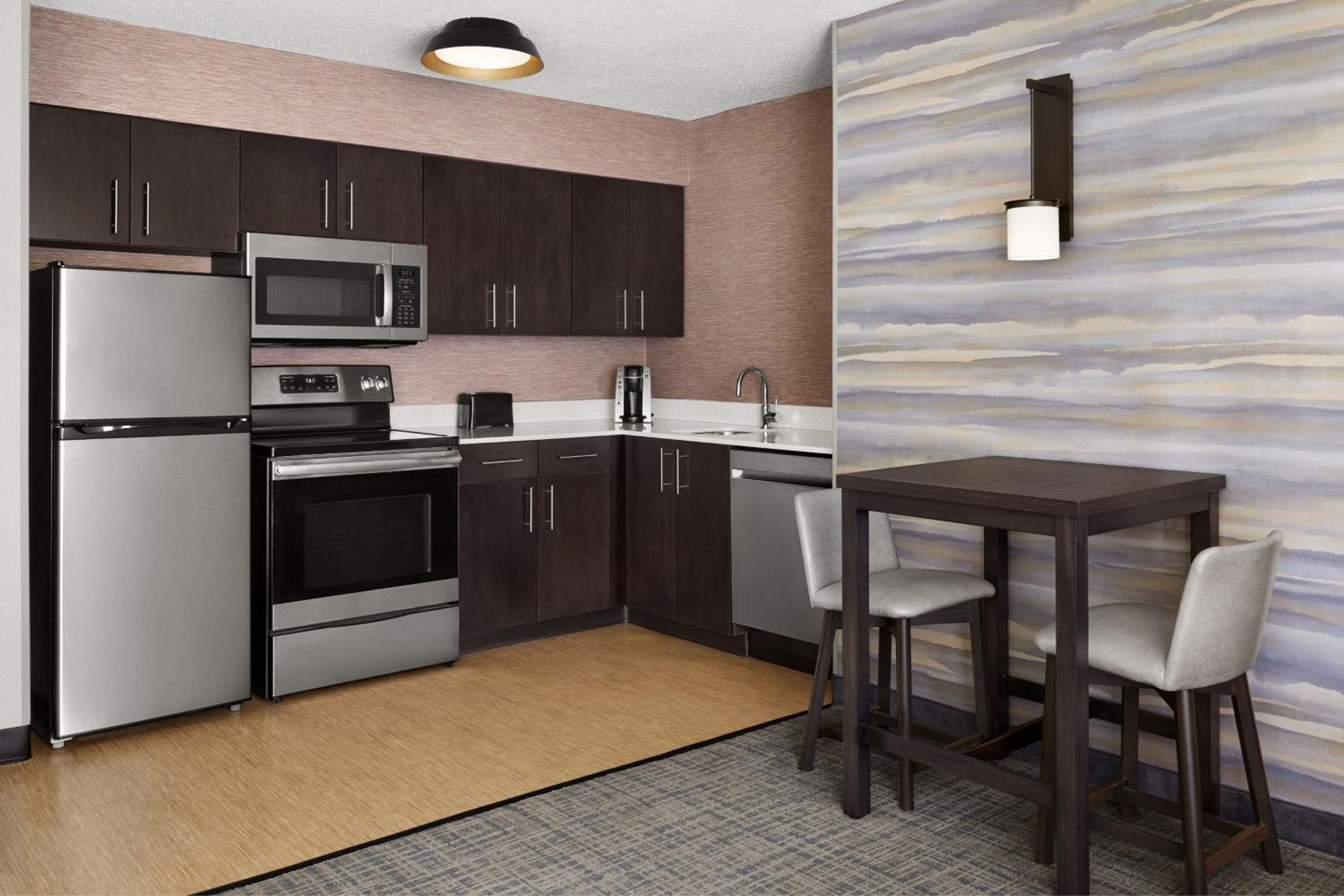 One-Bedroom Suite - Photo 4