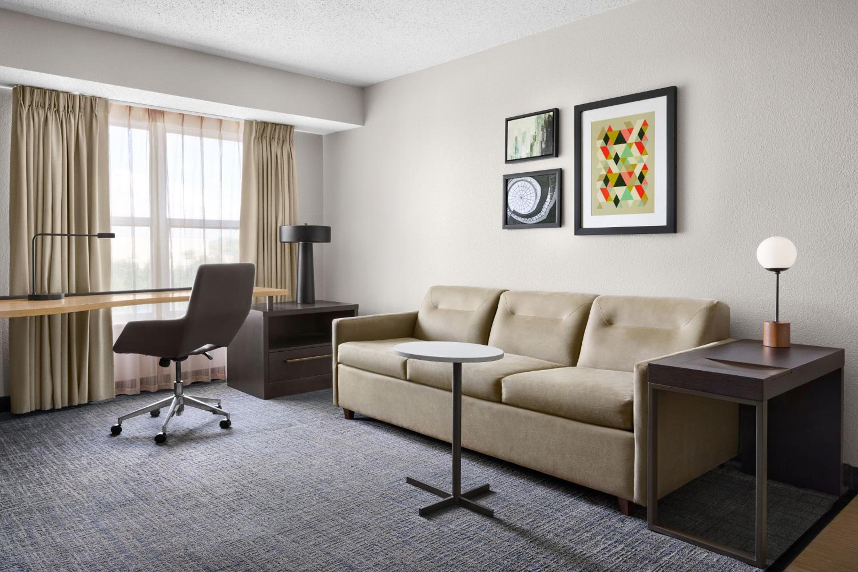 King Studio Suite with Sofa Bed - Photo 4
