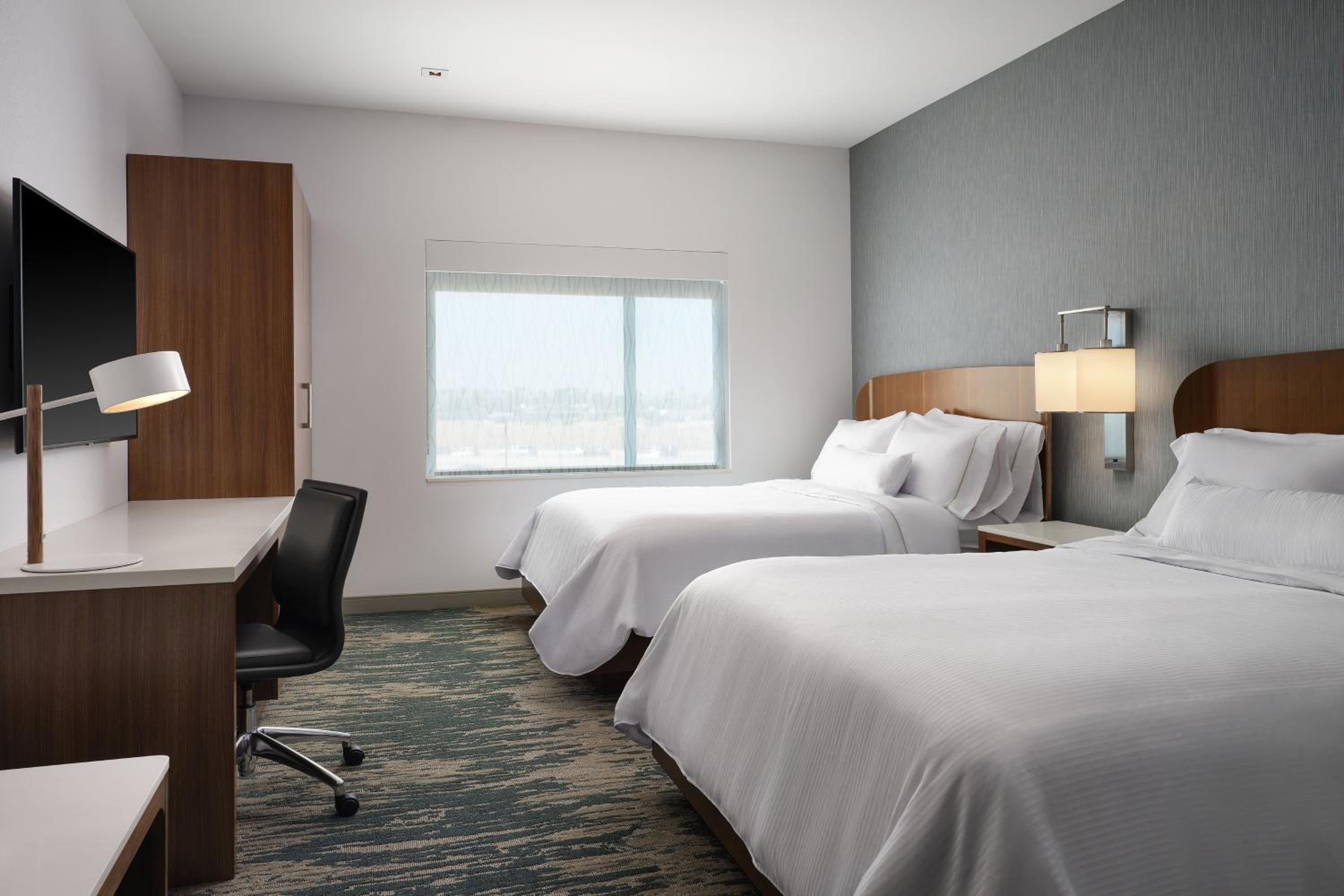 Family Suite, 2 Queens, 2 Twin Bunk Beds, Sofa bed - Photo 3