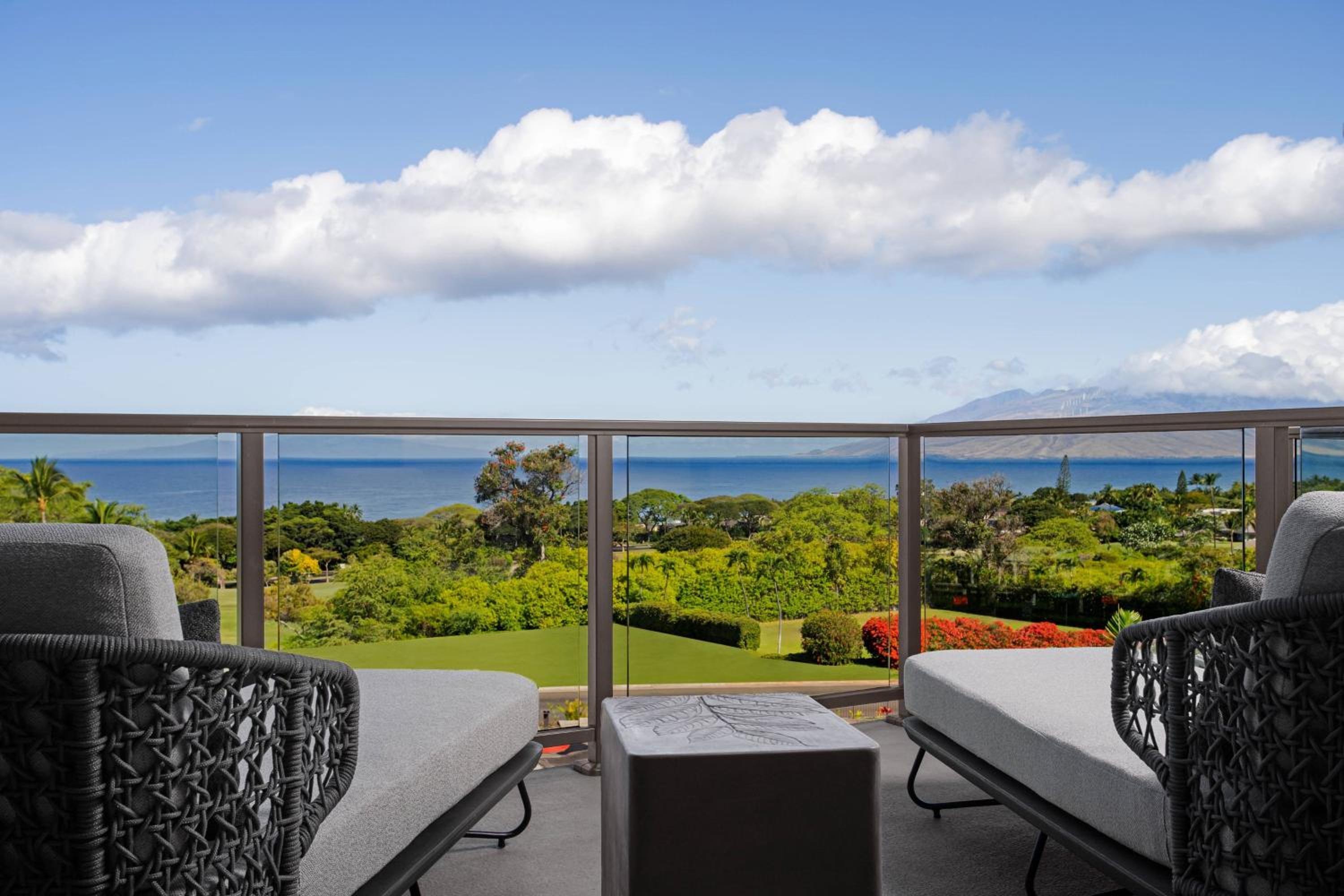 Suite, 1 King, Sofa bed, Ocean view, Corner room, Balcony