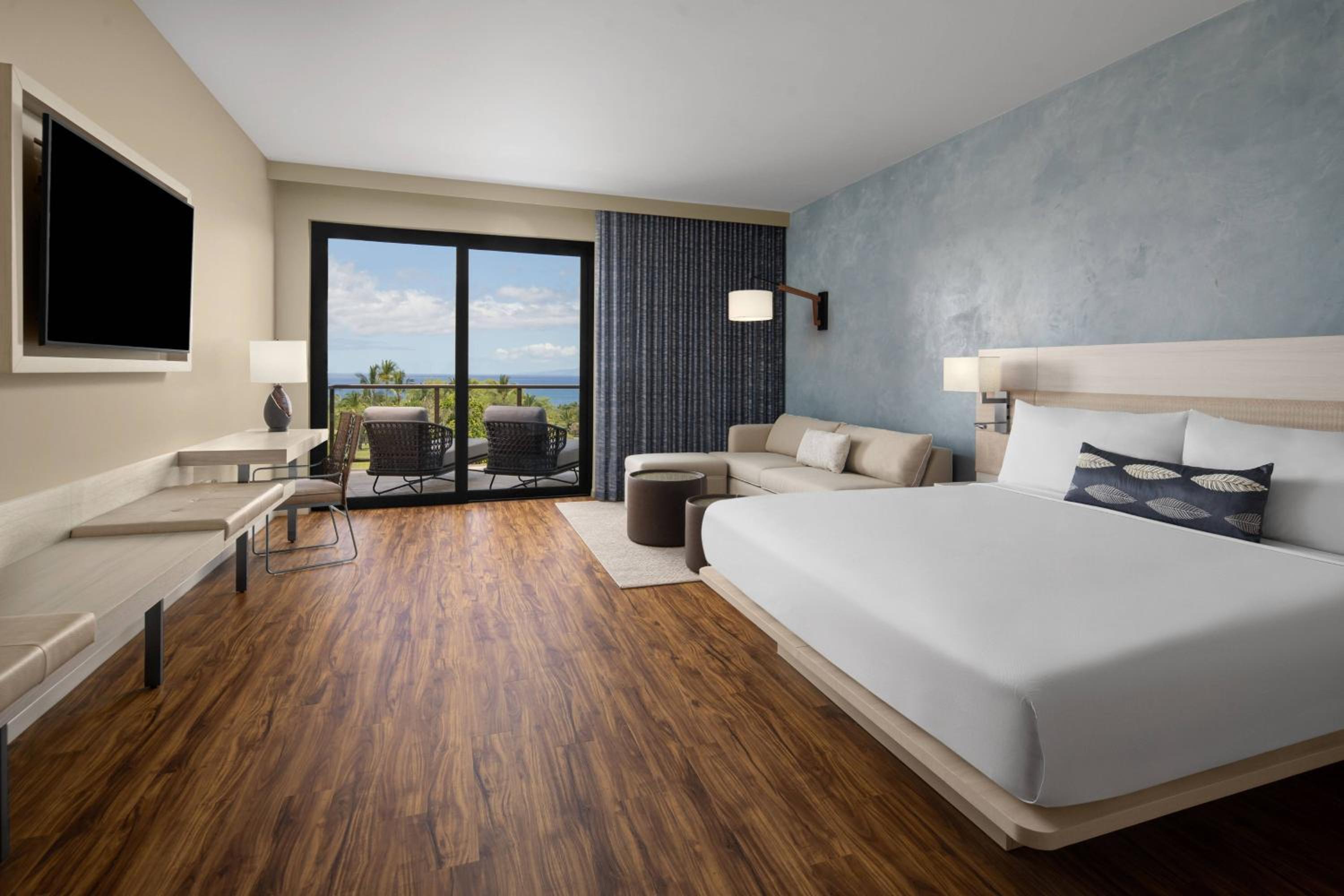 Suite with 1 King bed, ocean view and balcony