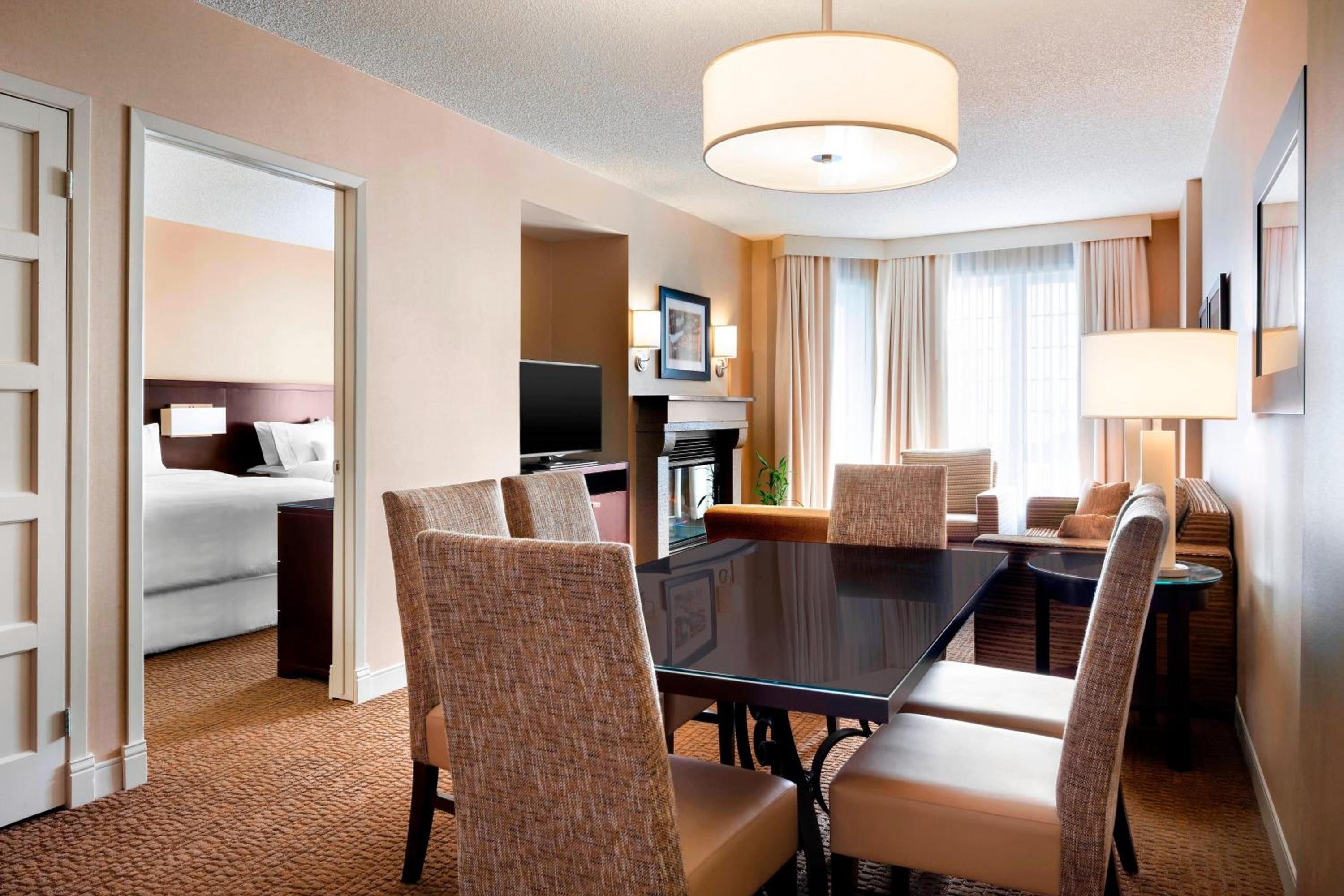 Suite, 1 Bedroom Suite, 2 Queen, Sofa bed, Fireplace - Photo 2