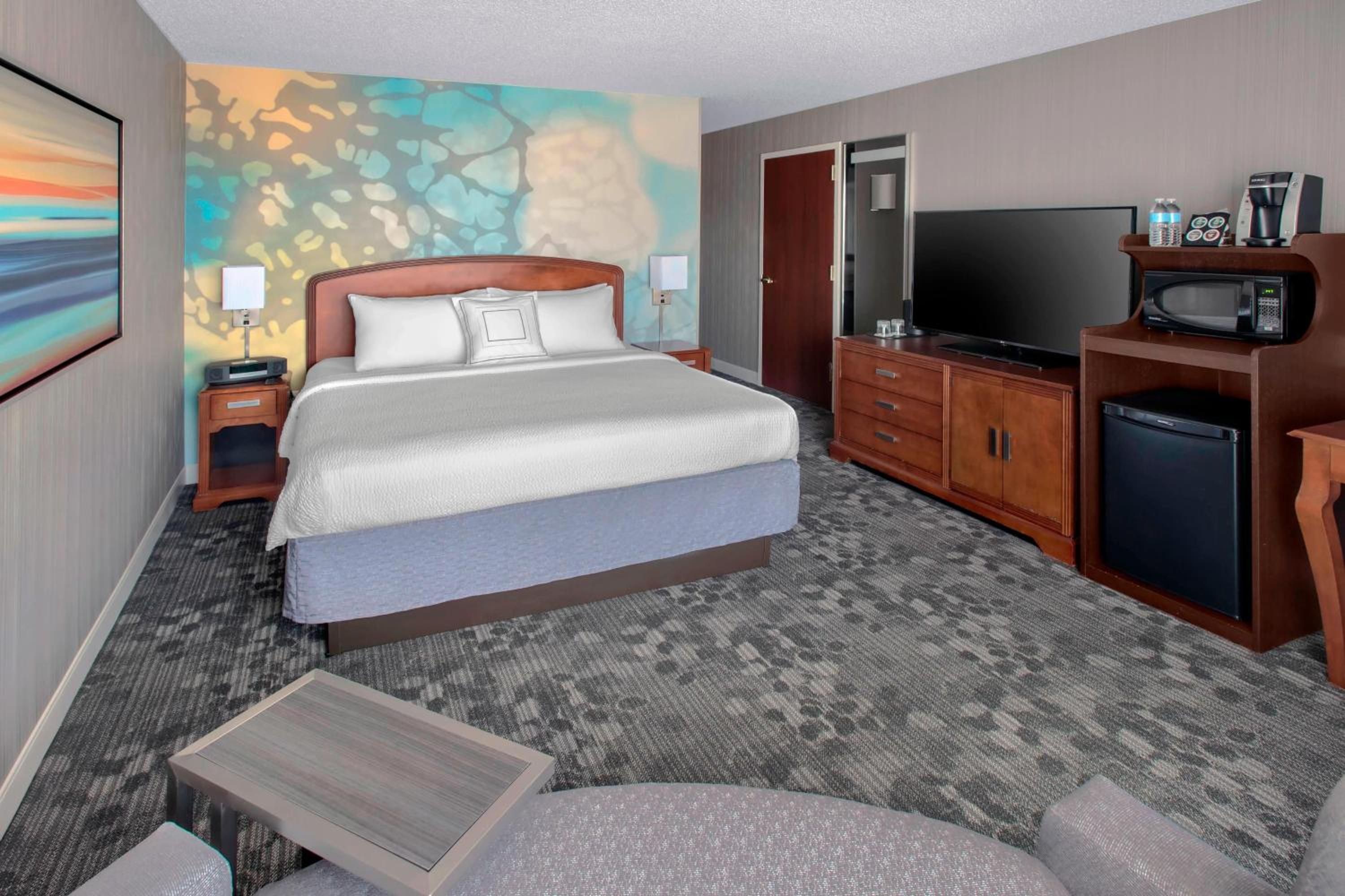 King Room with Sofa Bed - Photo 2
