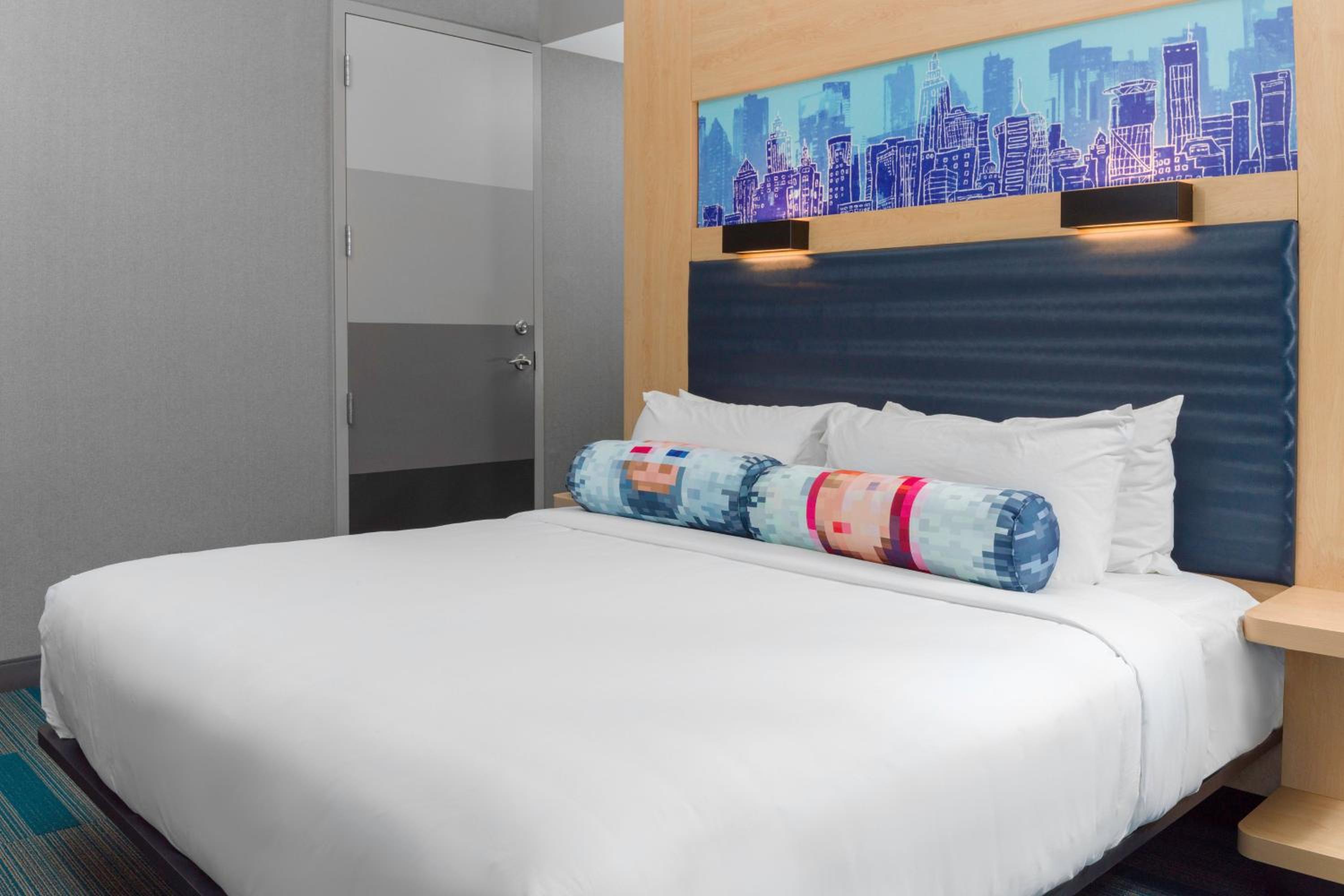 Aloft King Room with Mobility Accessible Tub photo 1