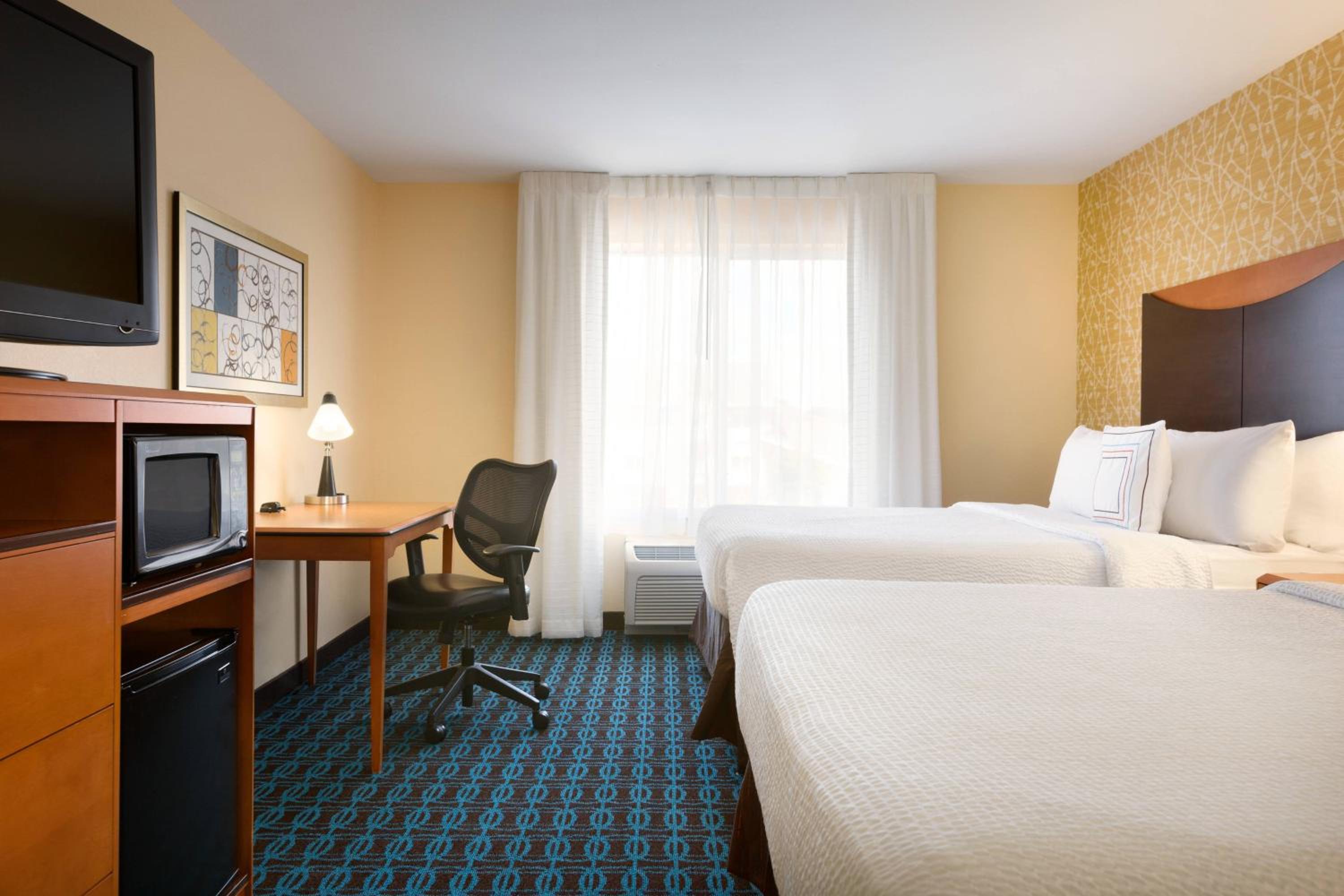 Queen Room with Two Queen Beds - Photo 1