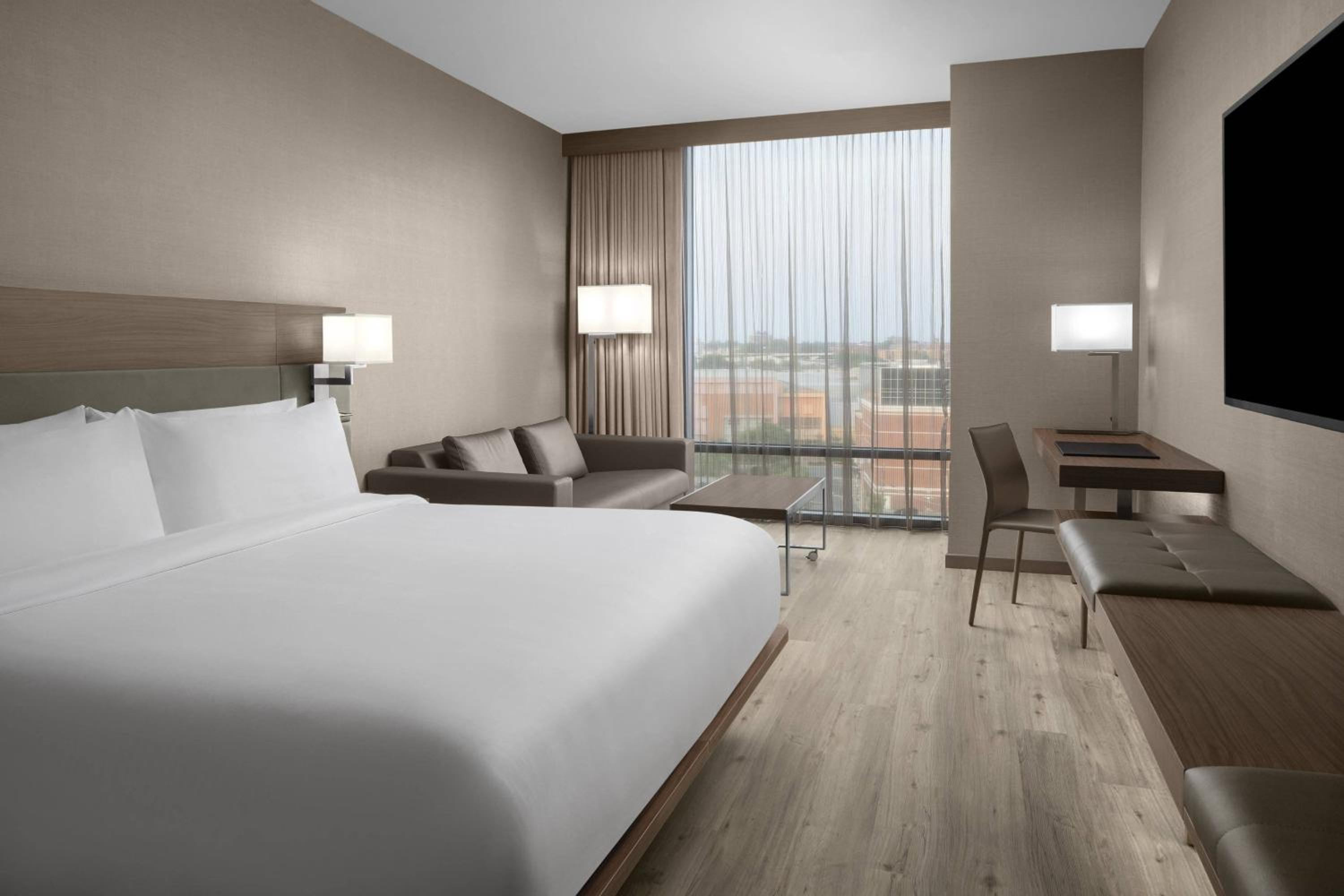 King Guest Room - Photo 1