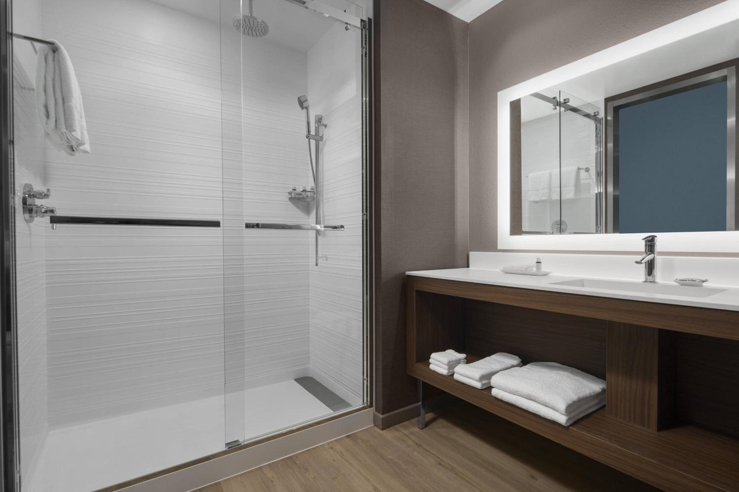 Executive King Suite - Photo 4