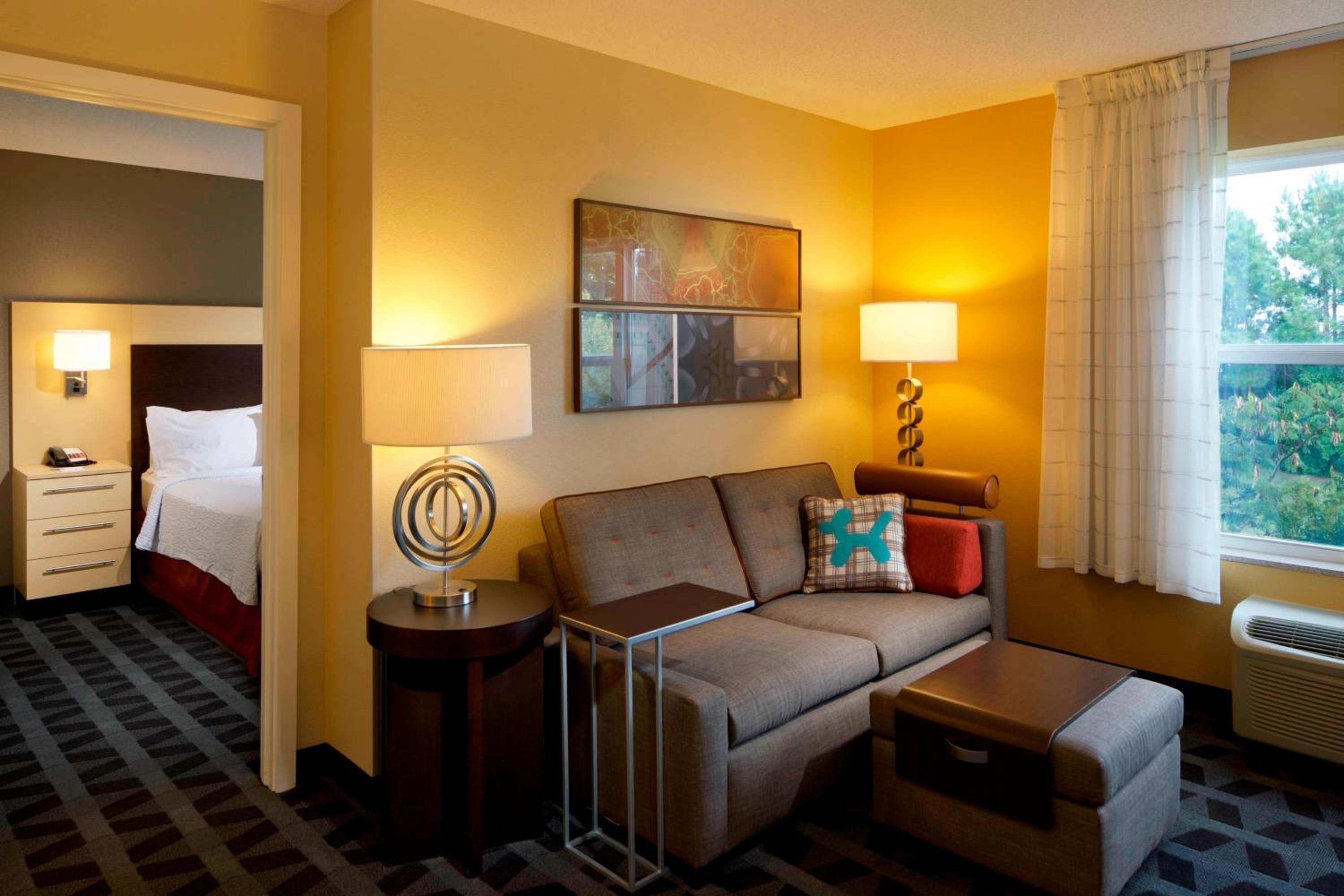One Bedroom Suite with One Queen Bed and Sofa bed - Photo 1