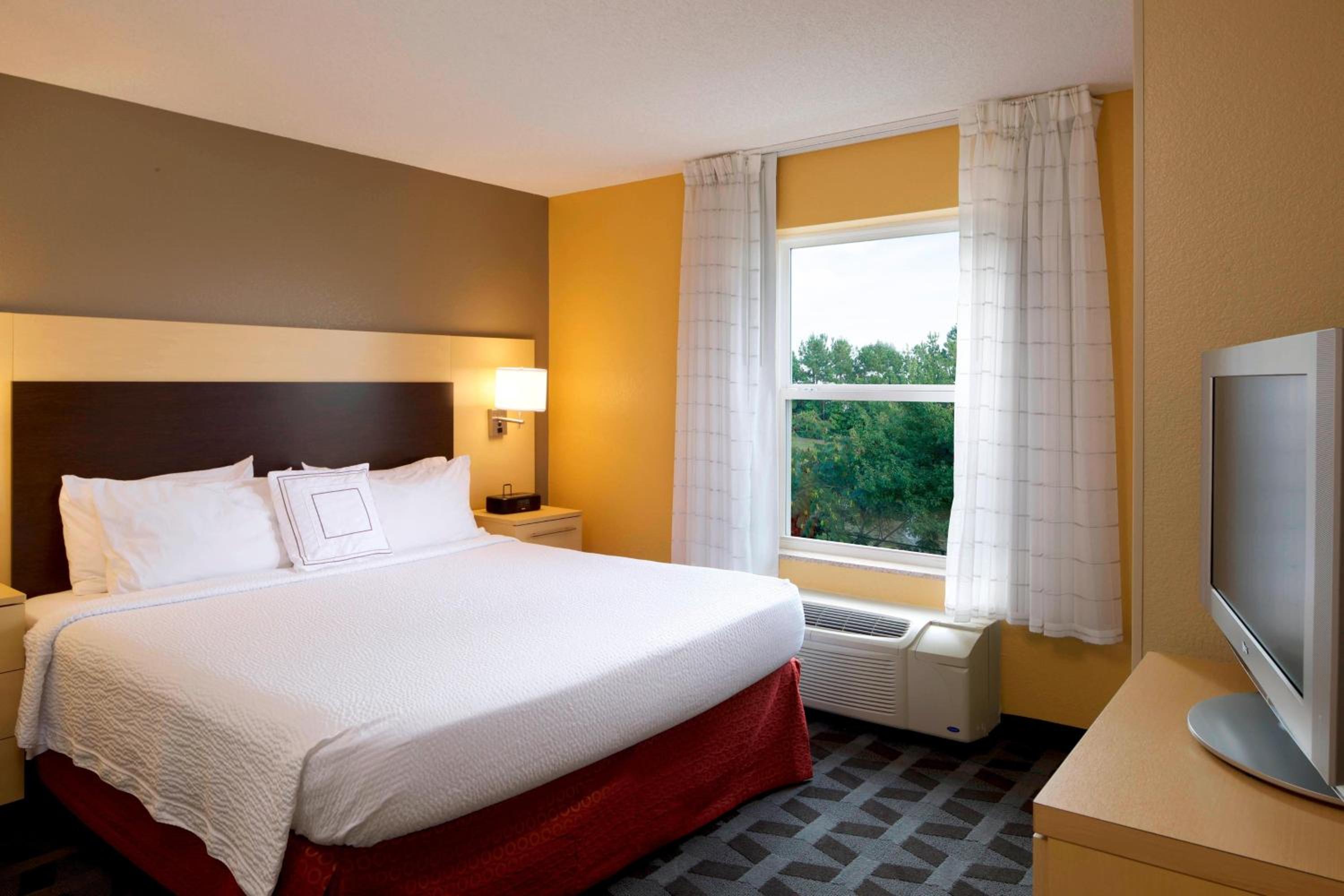Two-Bedroom King Suite - Photo 3