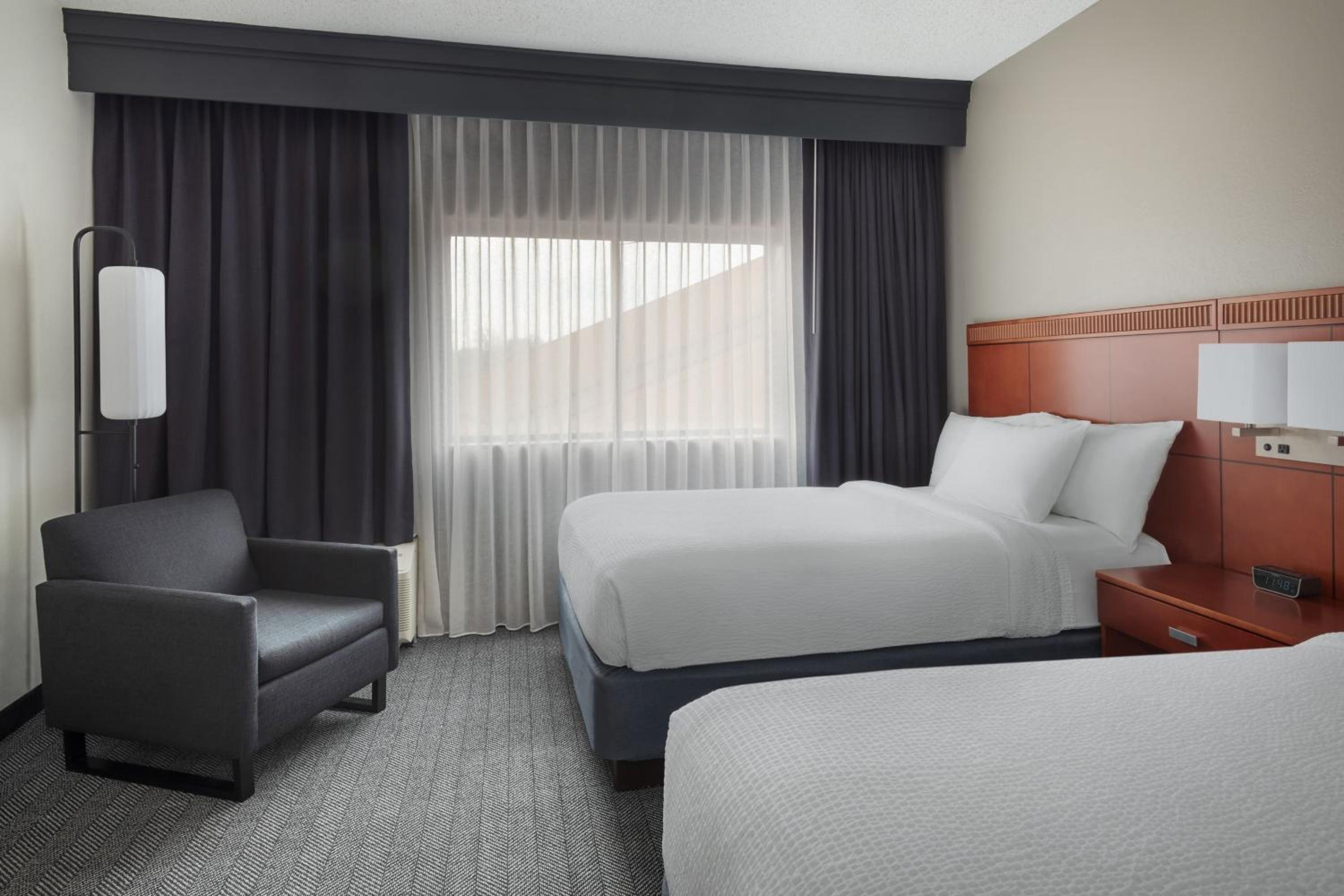 One-Bedroom Double Suite with Two Double Beds and Sofa Bed - Photo 5