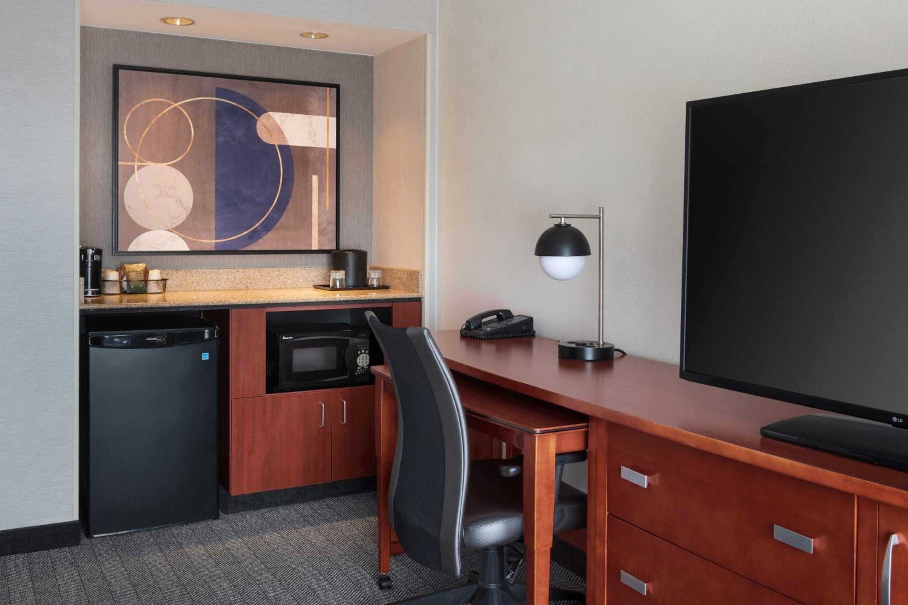 One-Bedroom King Suite with Sofa Bed - Photo 2