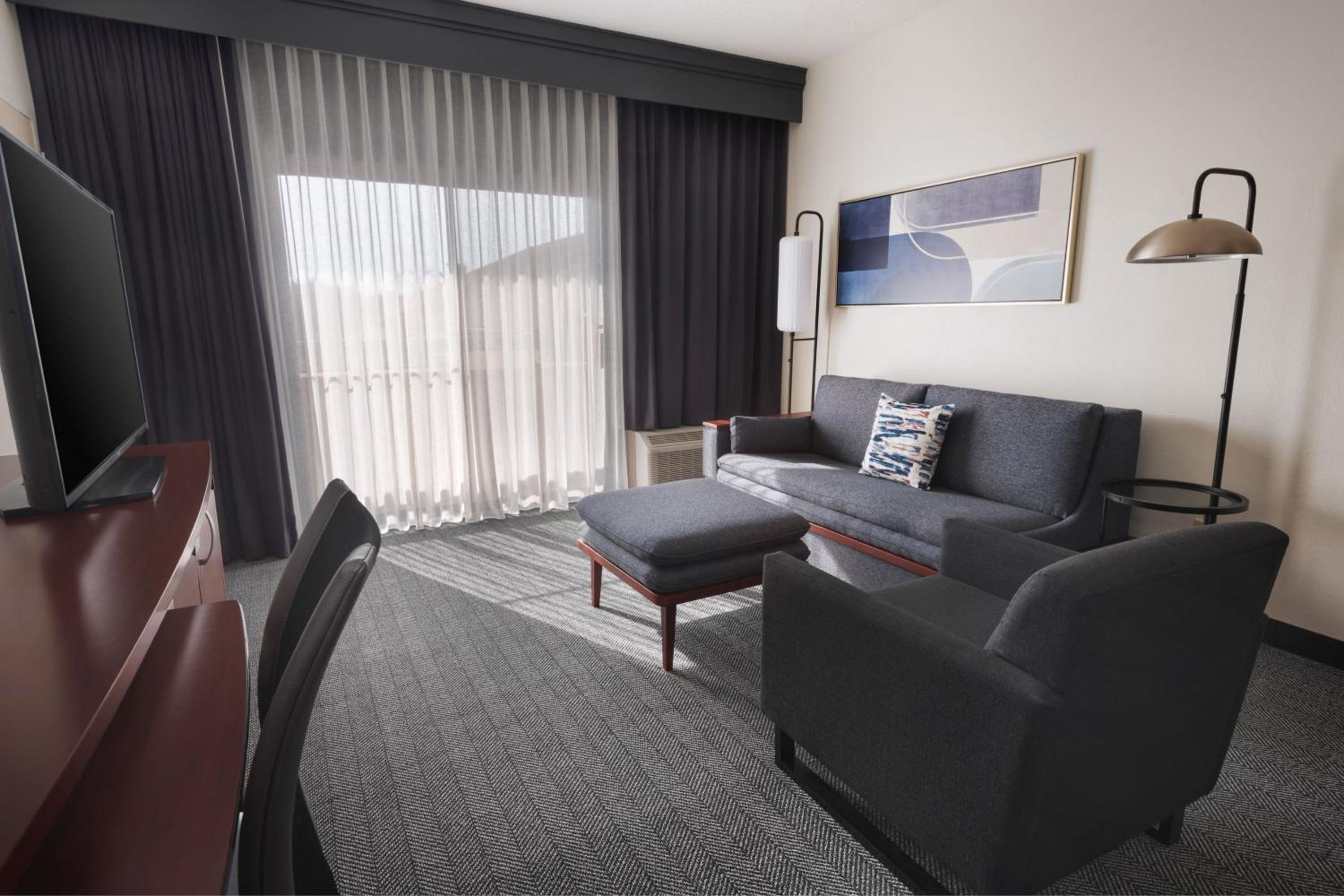 One-Bedroom King Suite with Sofa Bed - Photo 3