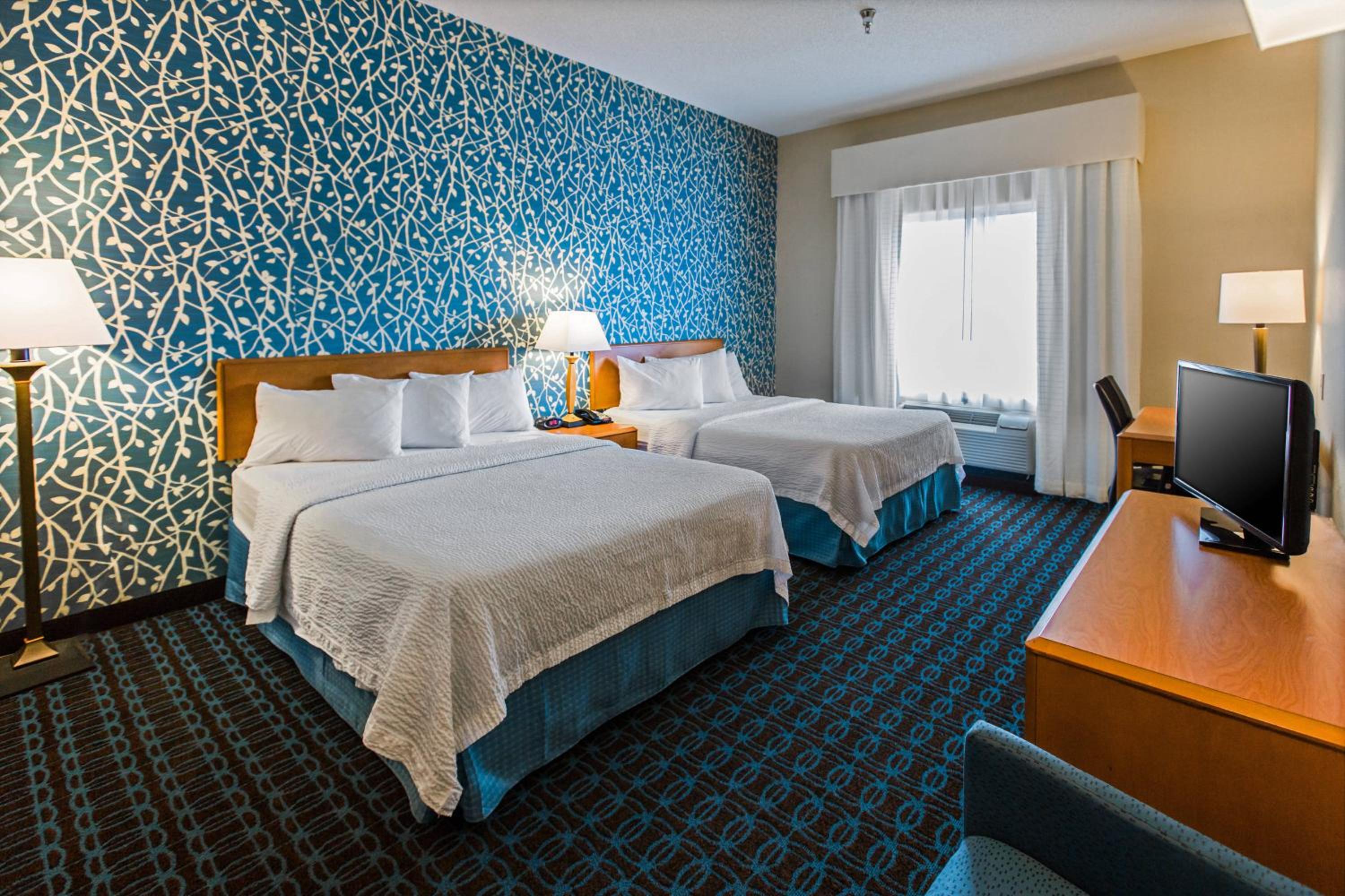 Queen Room with Two Queen Beds - Photo 1