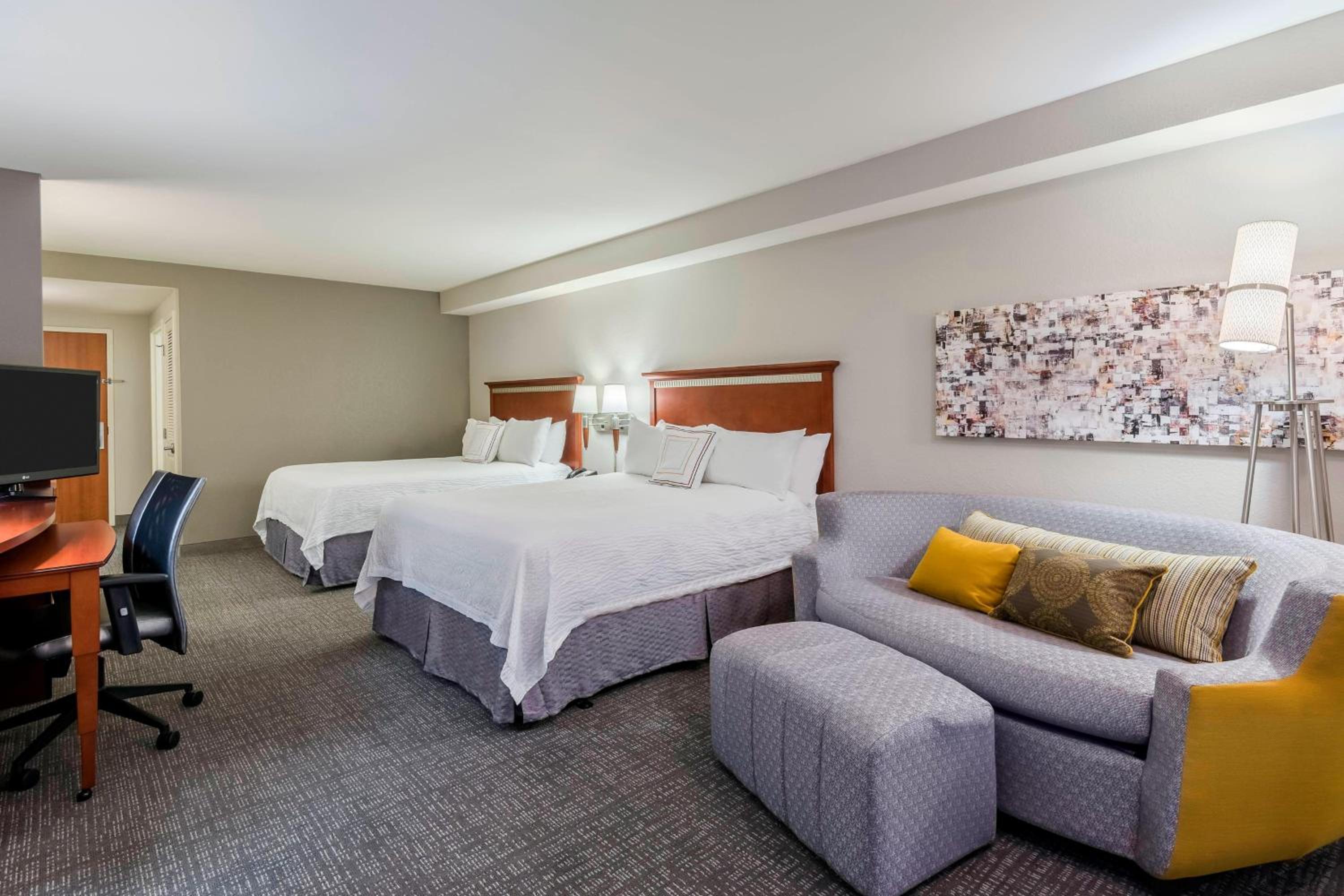 Queen Room with Two Queen Beds - Photo 1