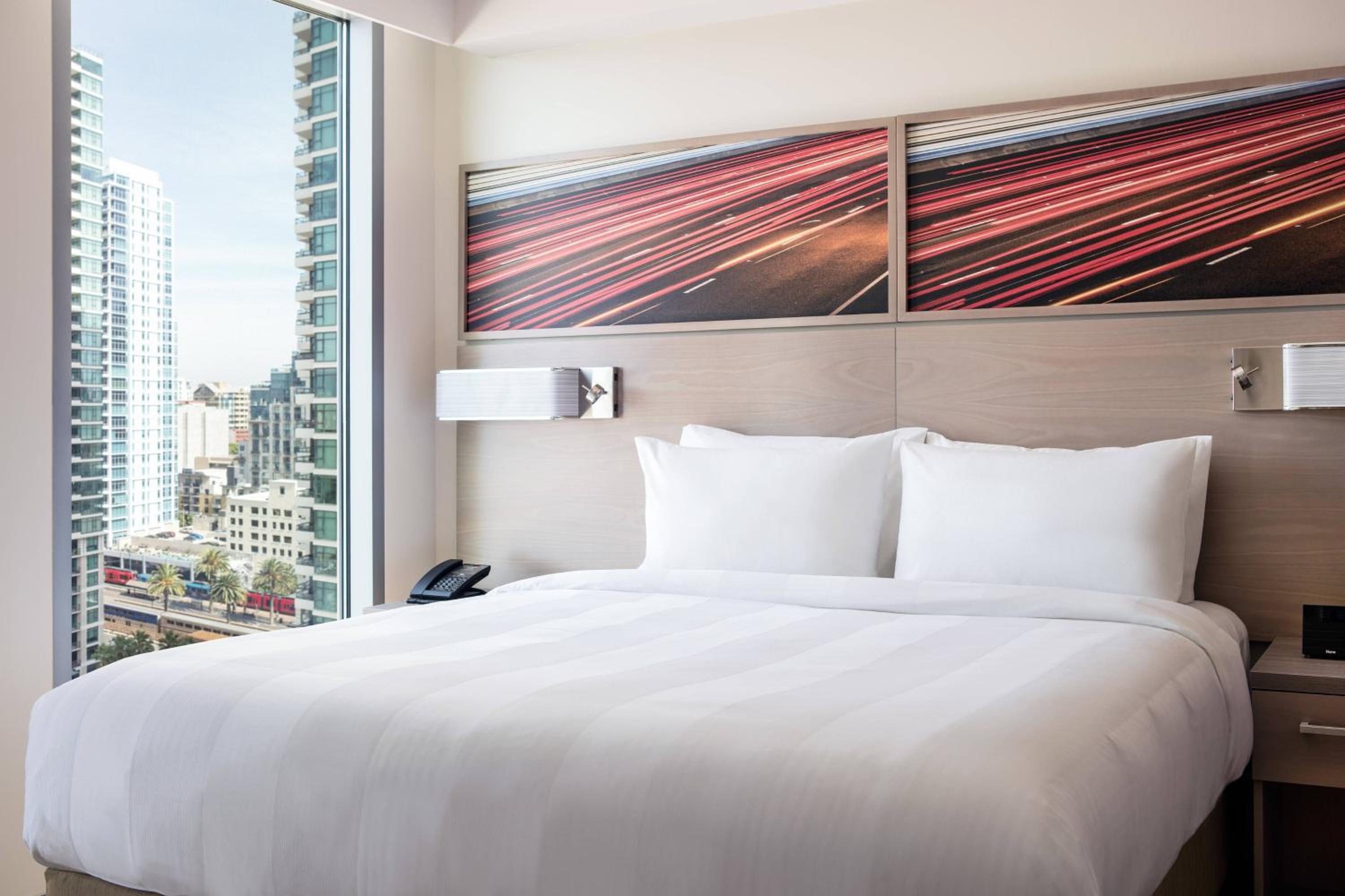 One-Bedroom Suite with Partial Bay View photo 2