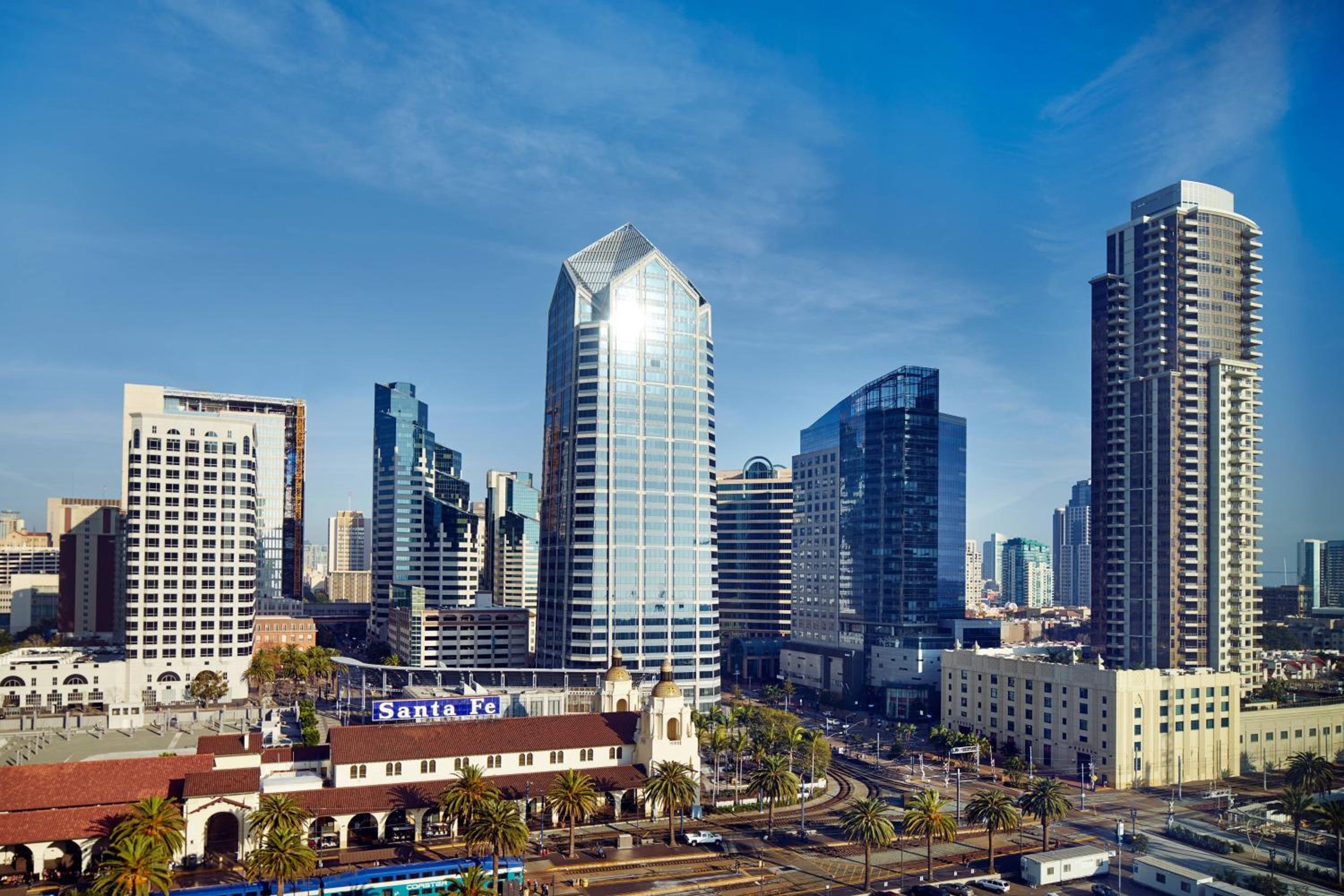 Corner King Studio With City View