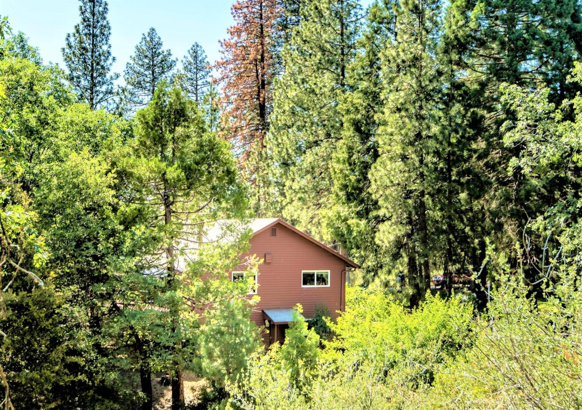 Three-Bedroom House - Photo 11