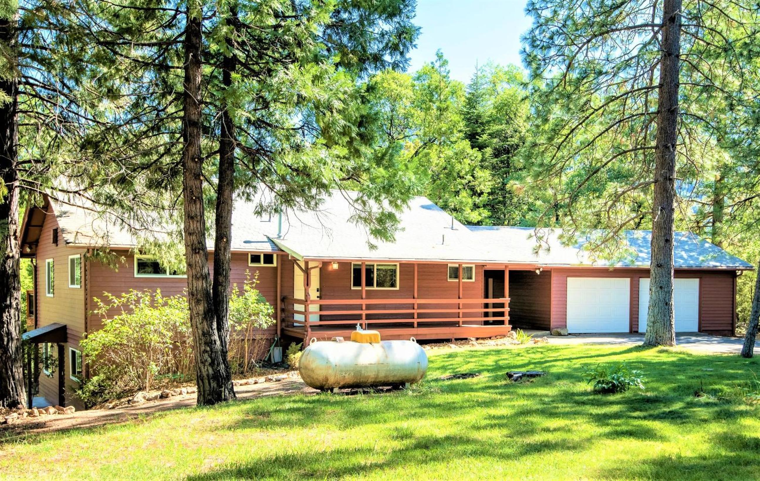 Three-Bedroom House - Photo 45