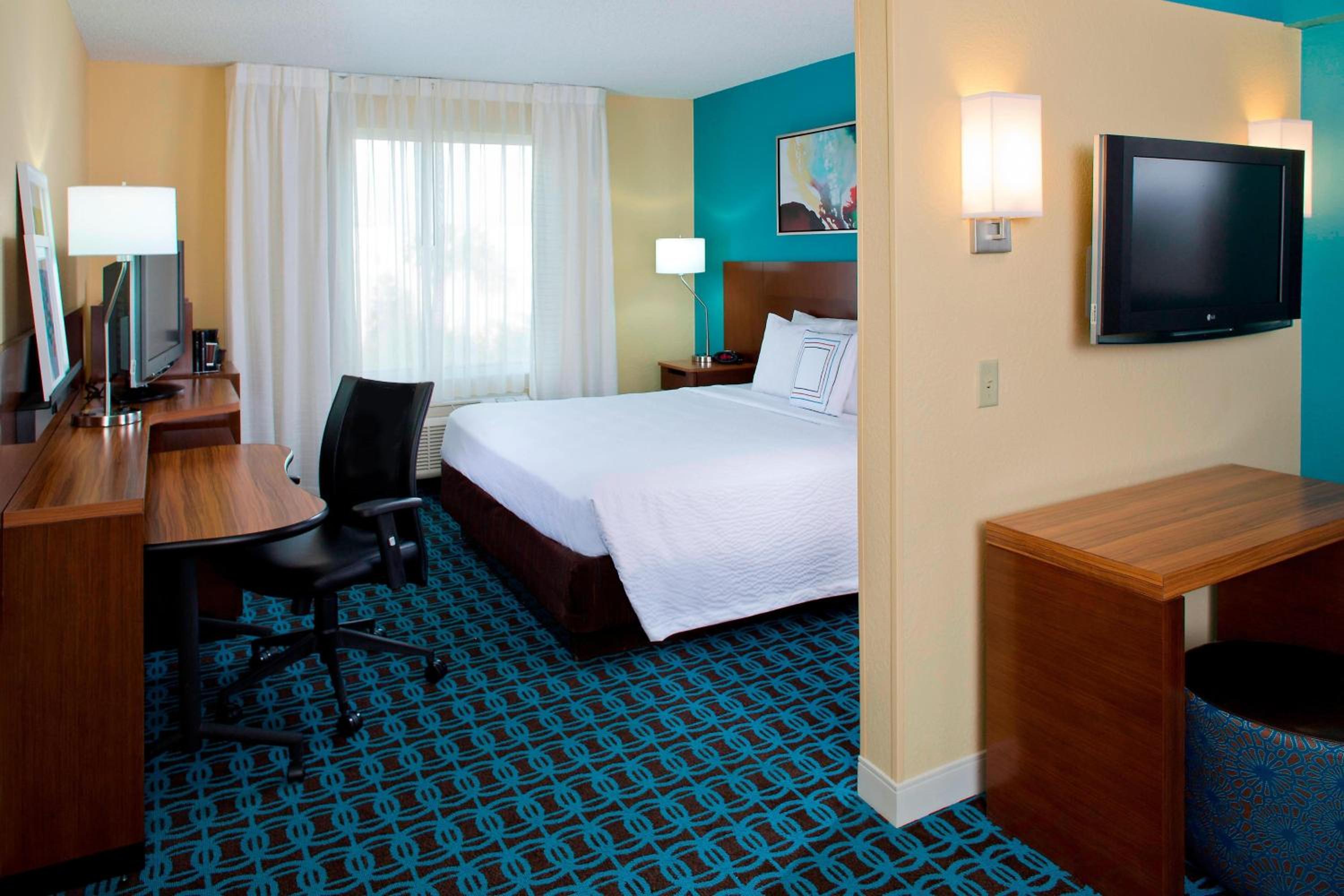Executive King Room with Adapted Tub - Mobility and Hearing Accessible