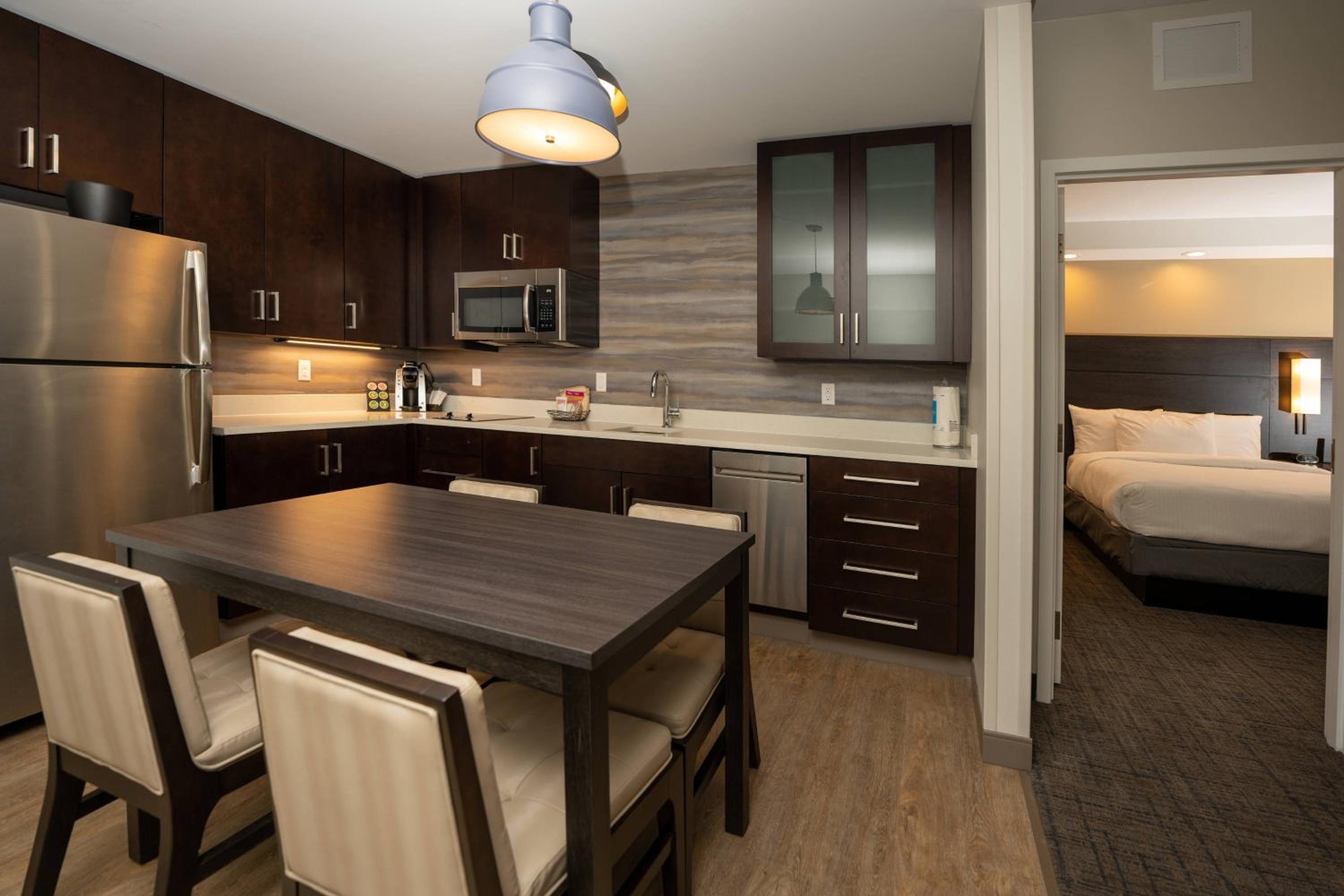 1 Bedroom Queen/Queen, 1 Bedroom Suite, 2 Queen - Photo 1