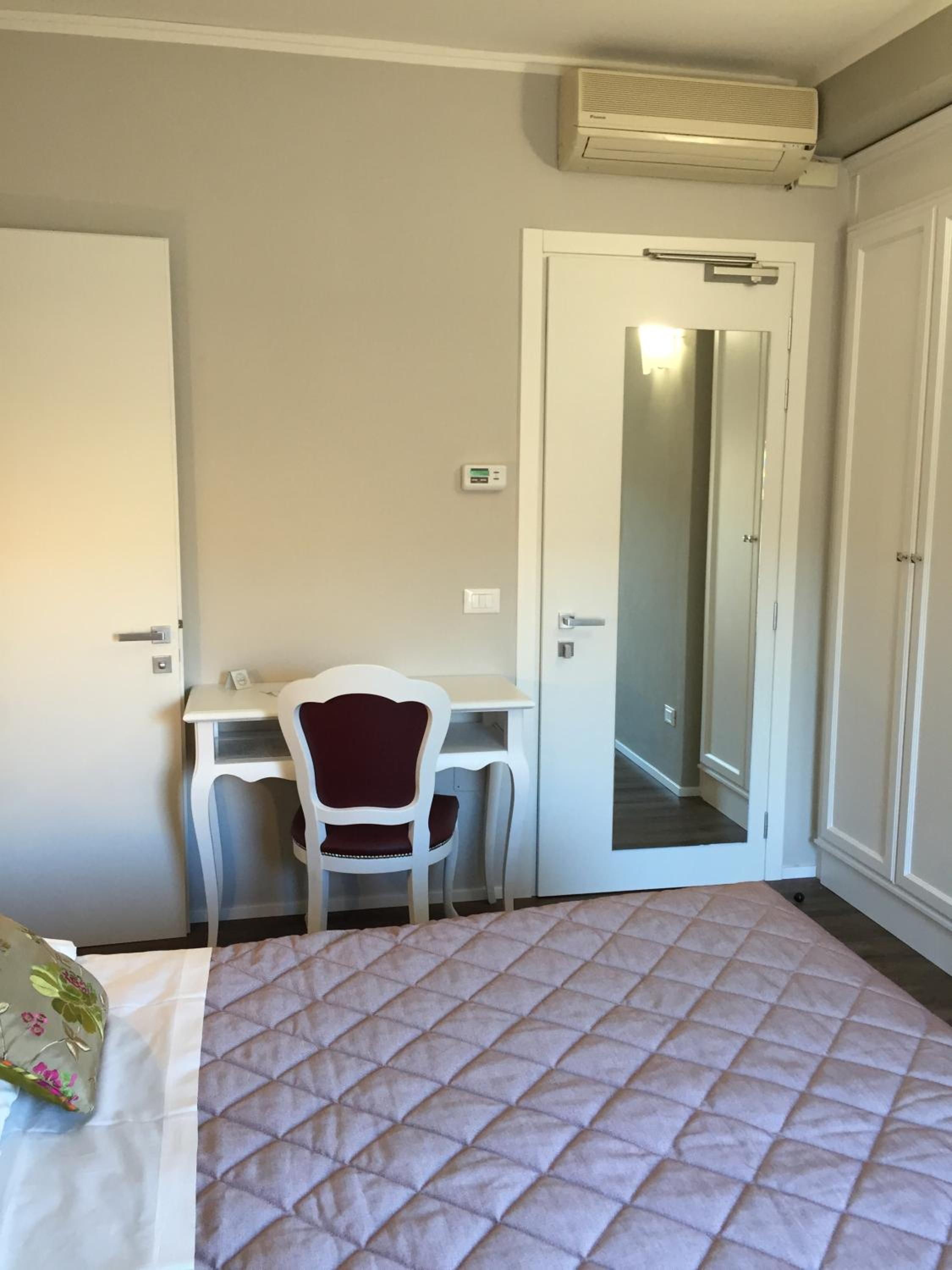 Small Double Room photo 3